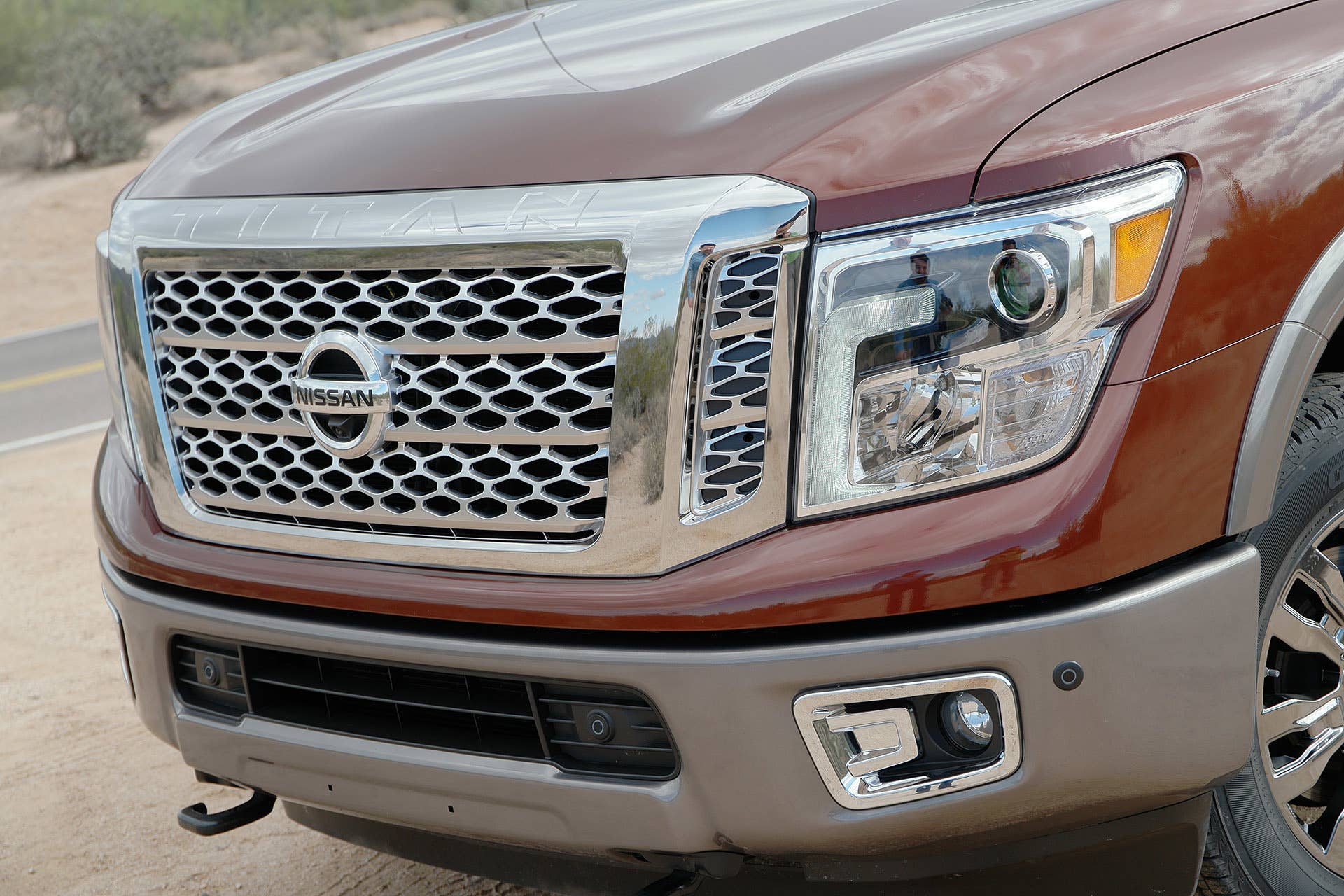 2016 Nissan Titan front details