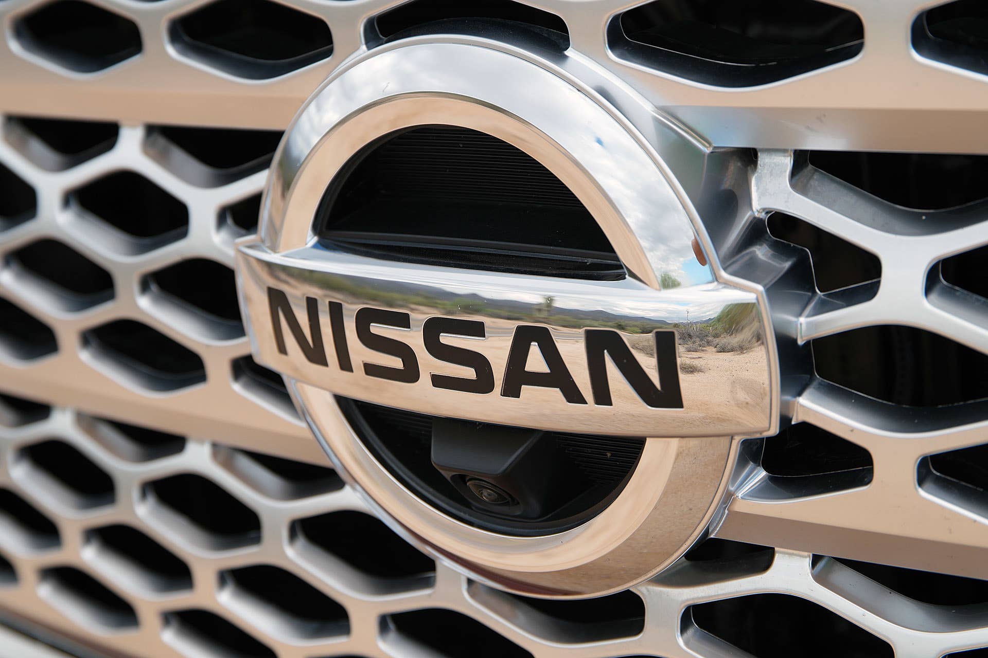 2016 Nissan Titan grille