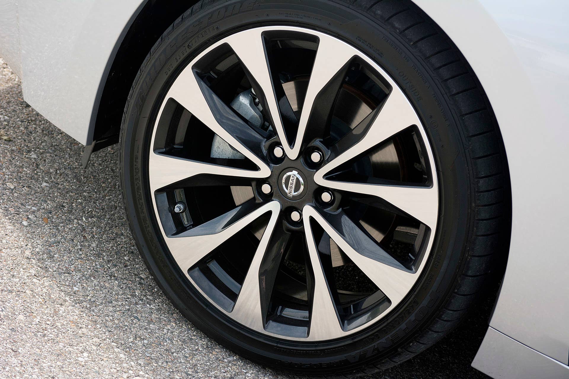 2016 Nissan Maxima wheel