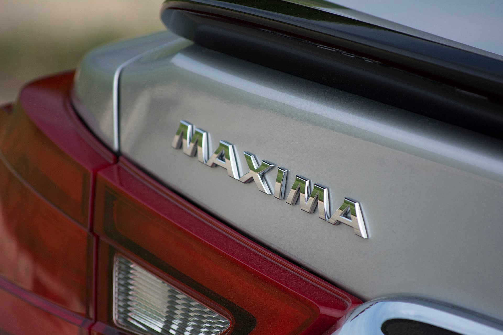 2016 Nissan Maxima badge