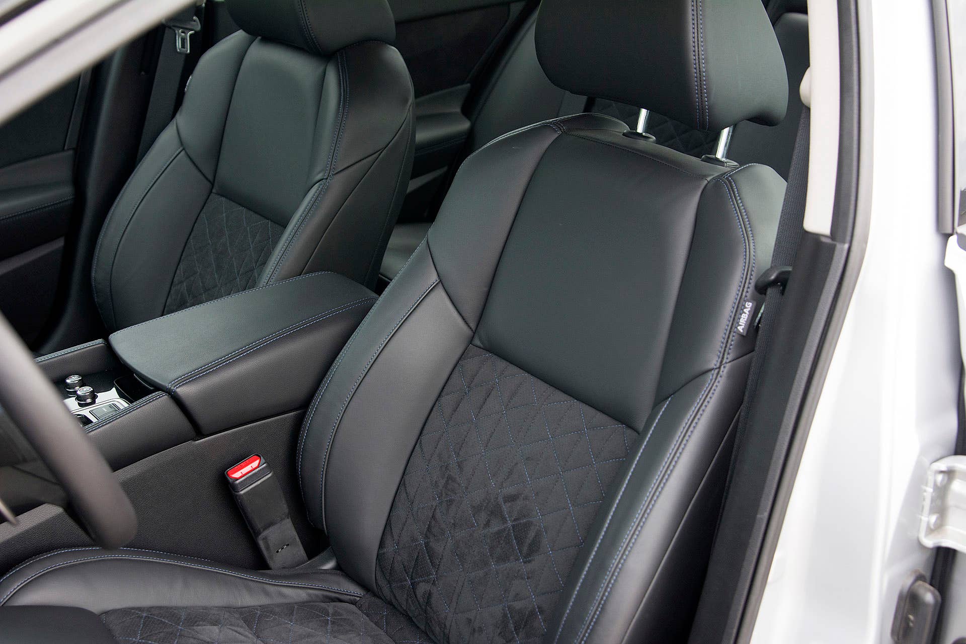 2016 Nissan Maxima front seats