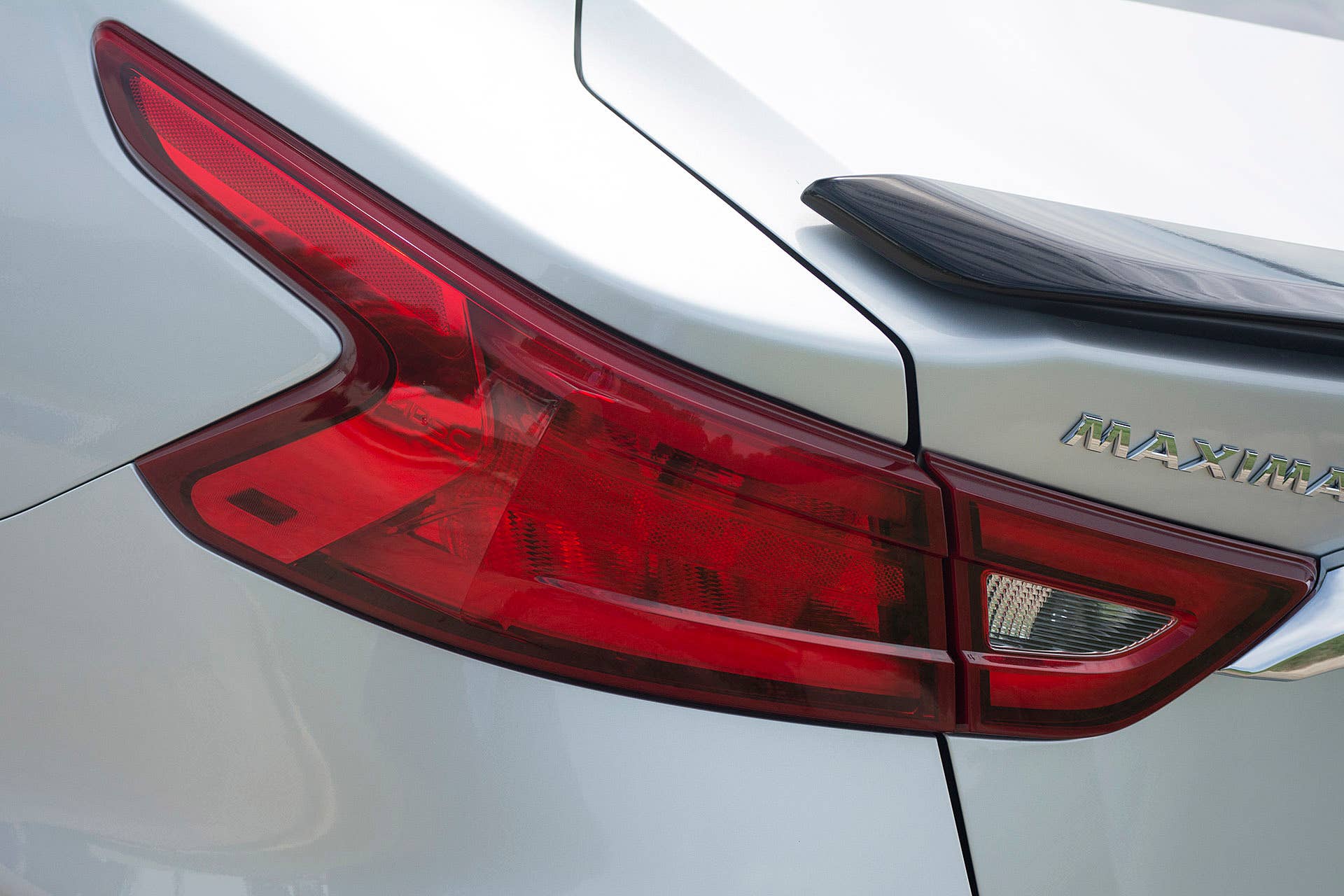 2016 Nissan Maxima taillight