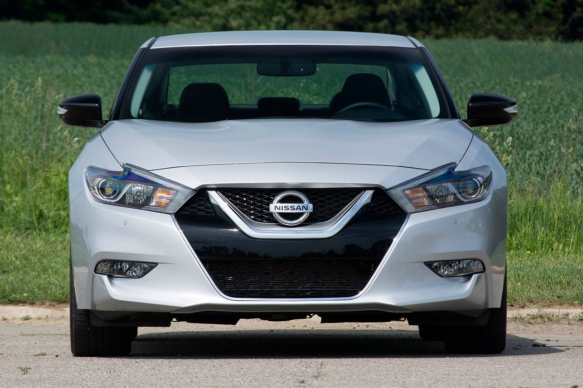 2016 Nissan Maxima front view