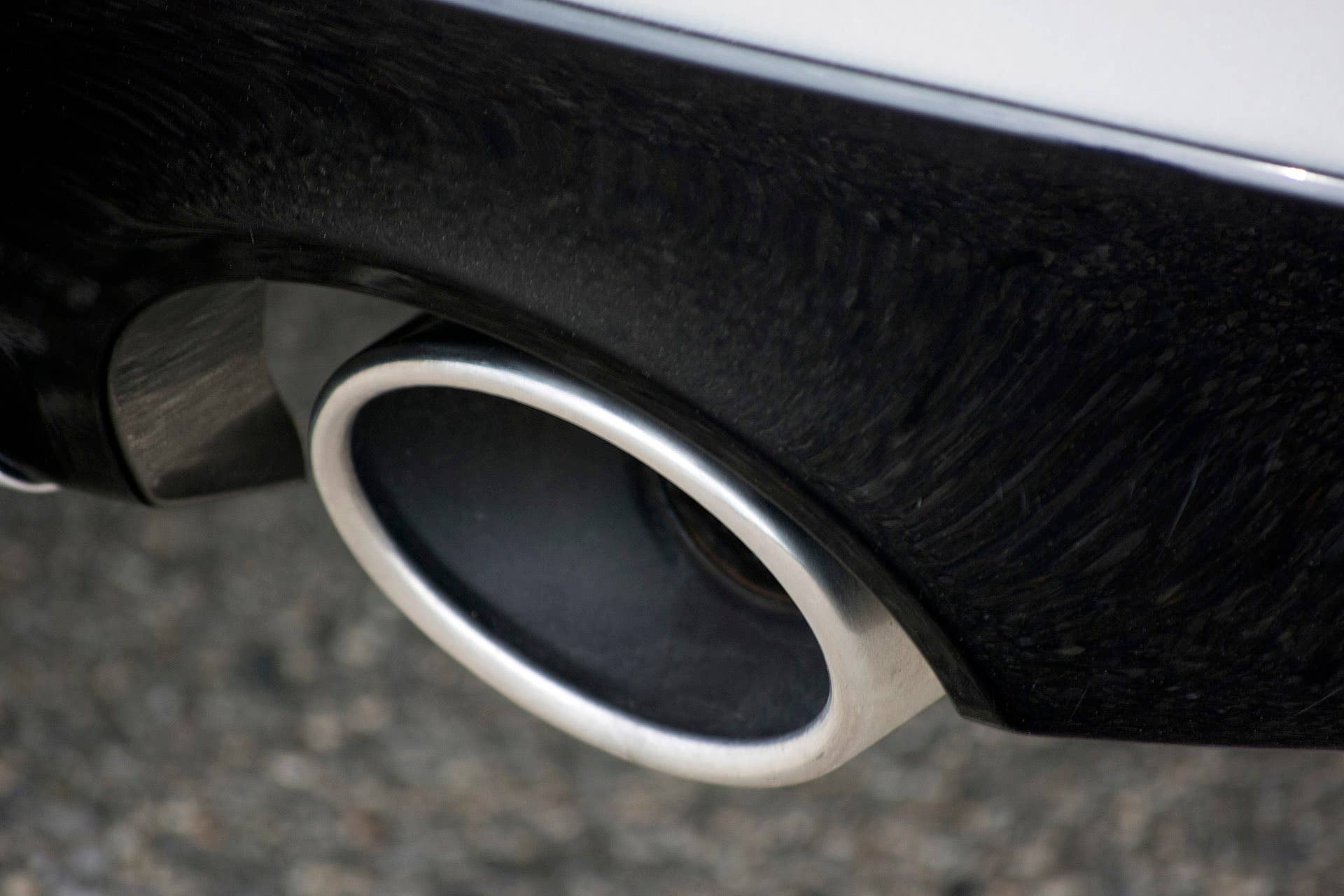 2016 Nissan Maxima exhaust tip