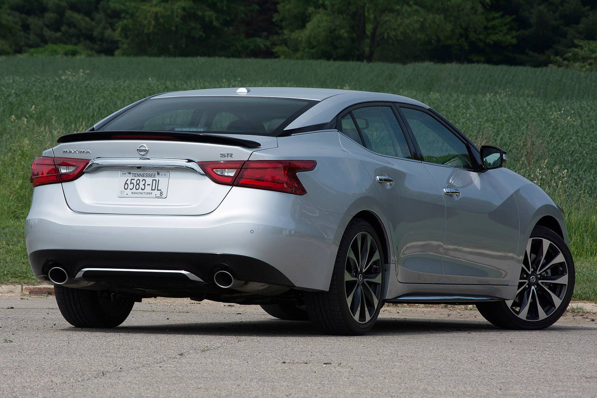 2016 Nissan Maxima rear 3/4 view