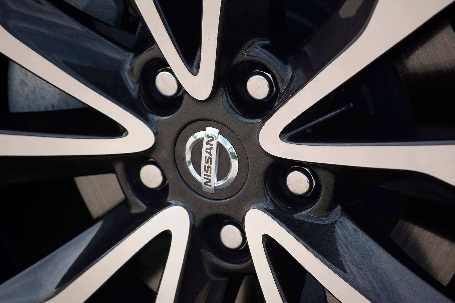 2016 Nissan Maxima wheel detail