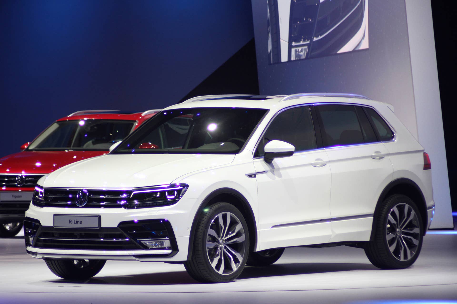The 2016 Volkswagen Tiguan R-Line, unveiled at Volkswagen's Group Night ahead of the 2015 Frankfurt Motor Show, front three-quarter view.