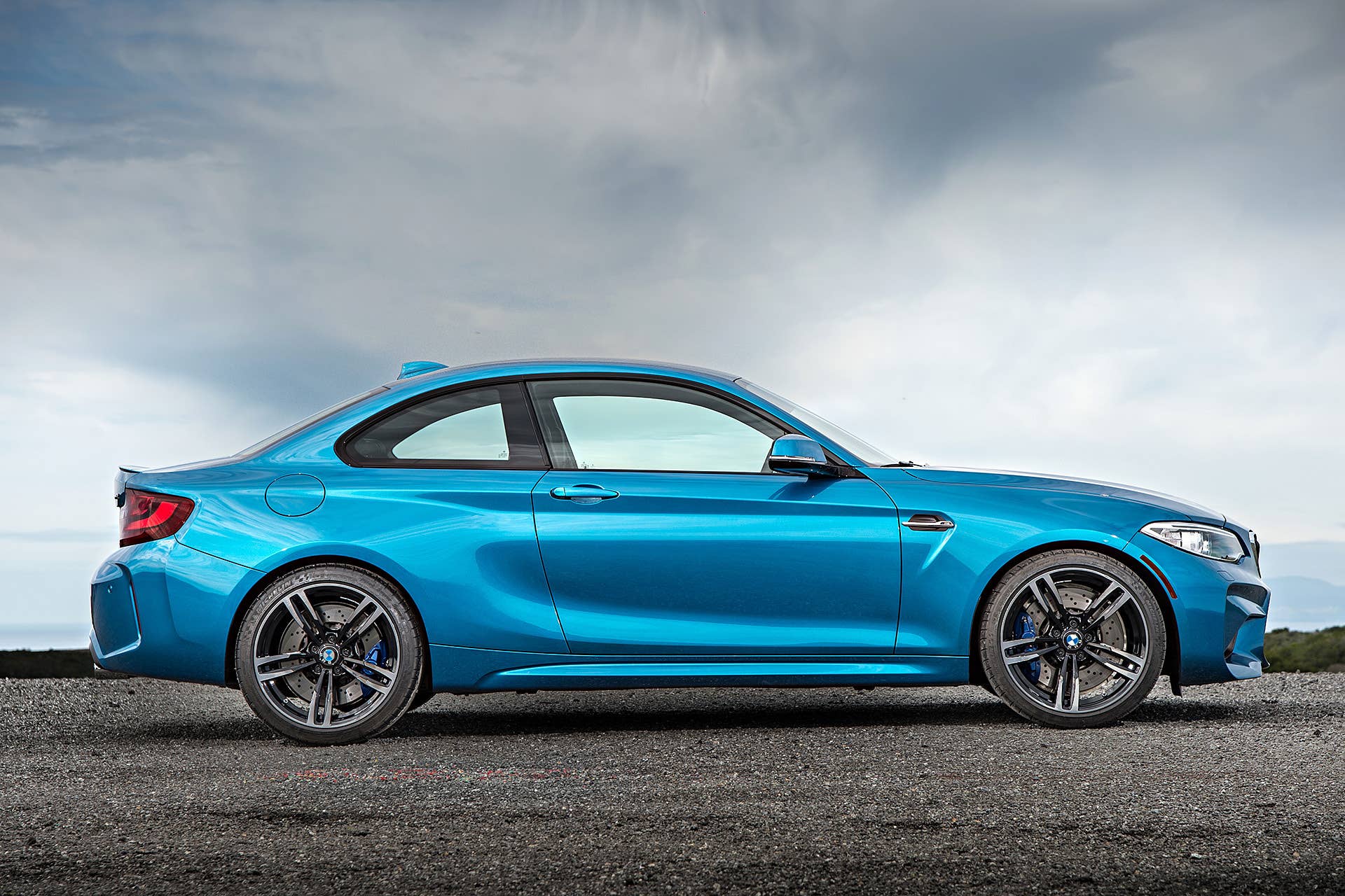 2016 BMW M2 side view