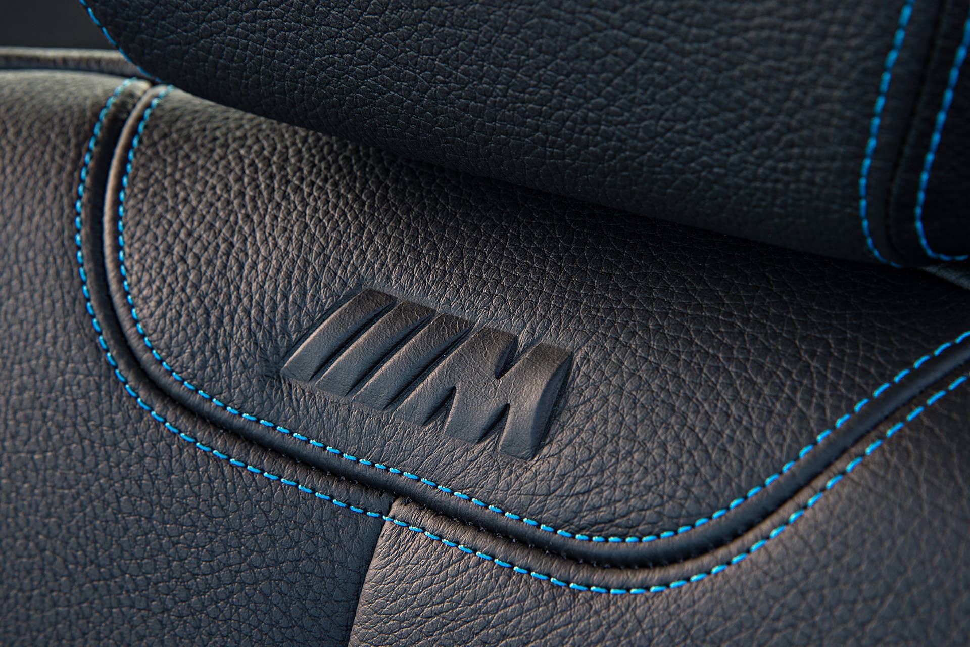 2016 BMW M2 seat detail