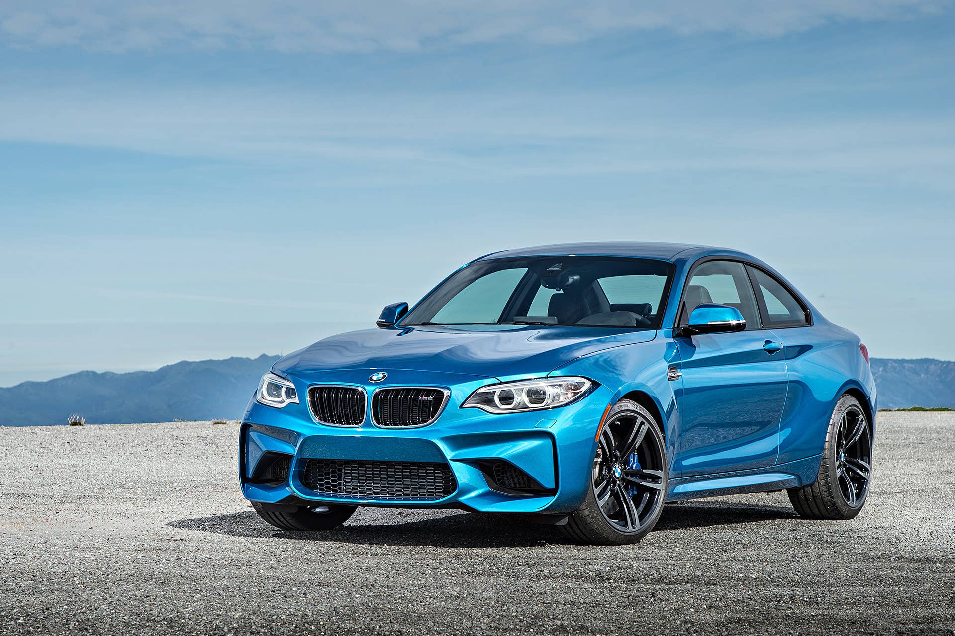 2016 BMW M2 front 3/4 view