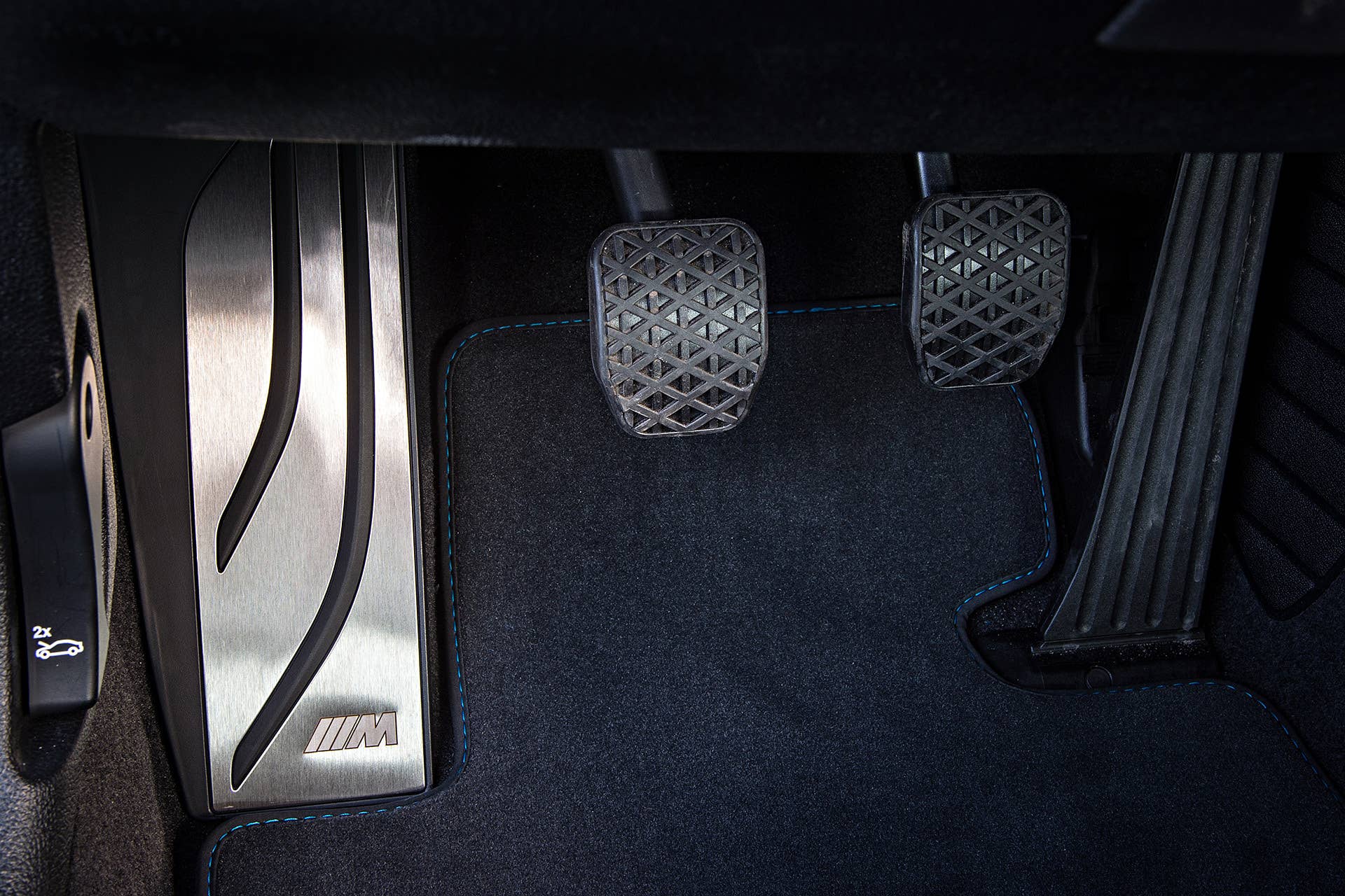 2016 BMW M2 pedals