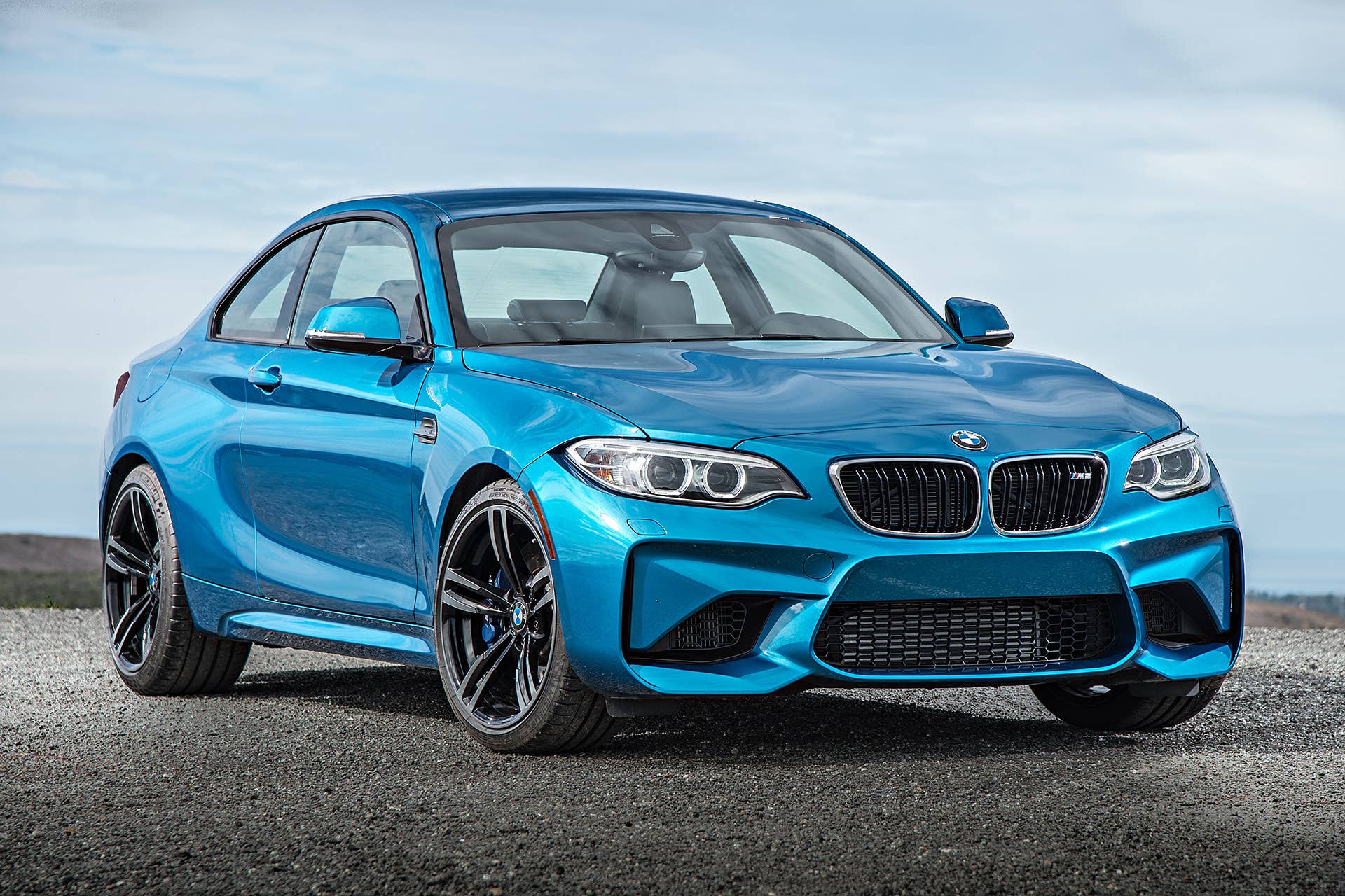 2016 BMW M2 front 3/4 view
