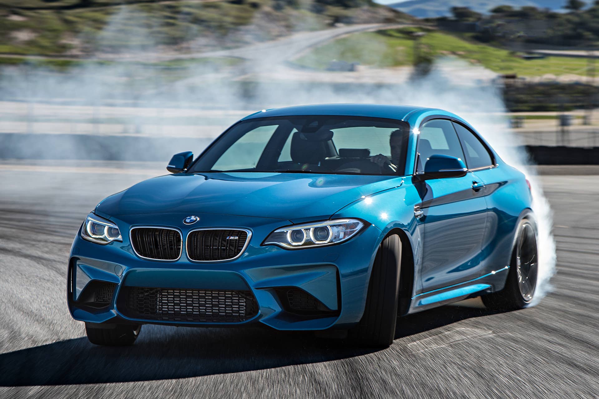 2016 BMW M2 on track