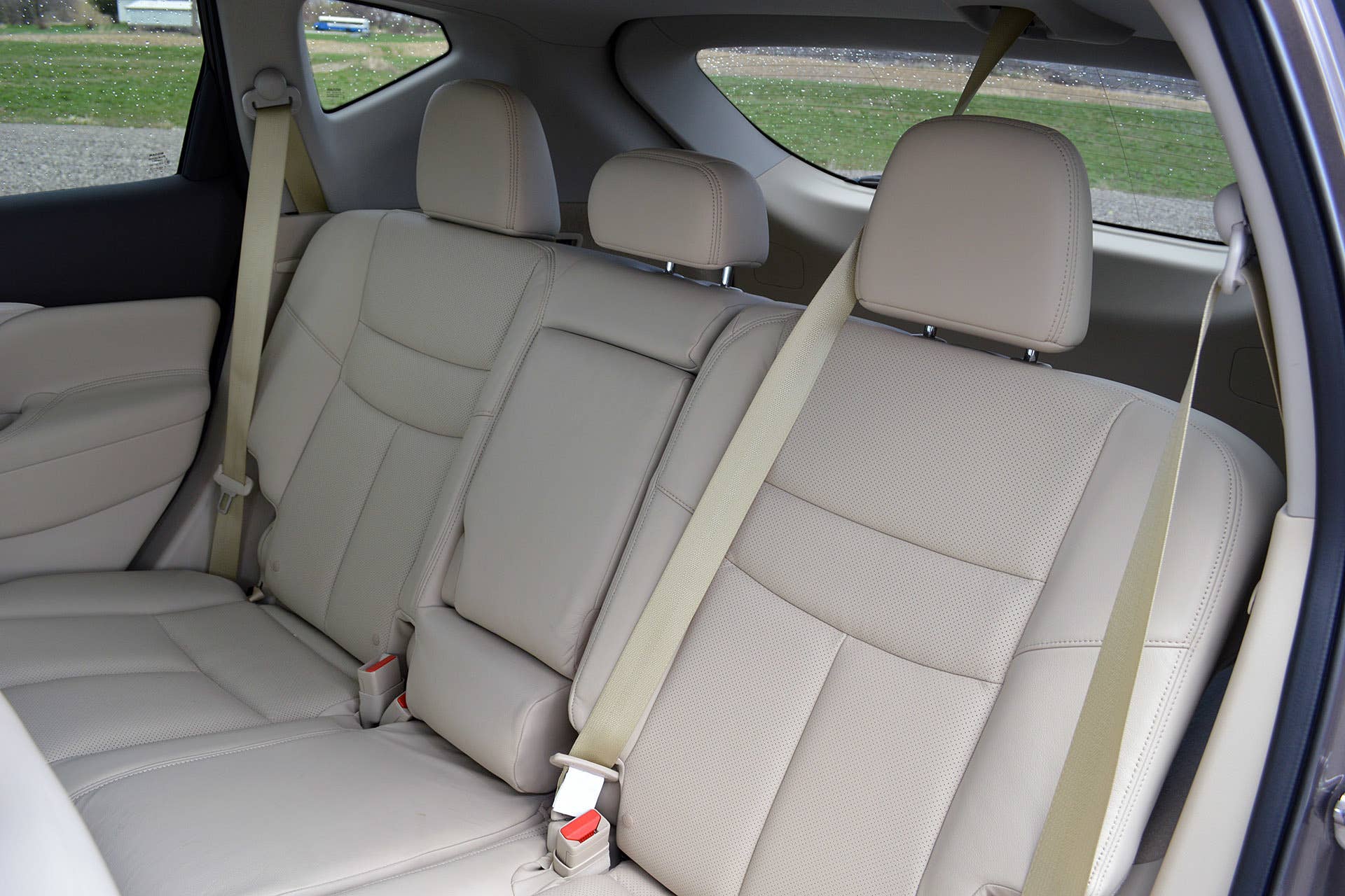 2015 Nissan Murano rear seats