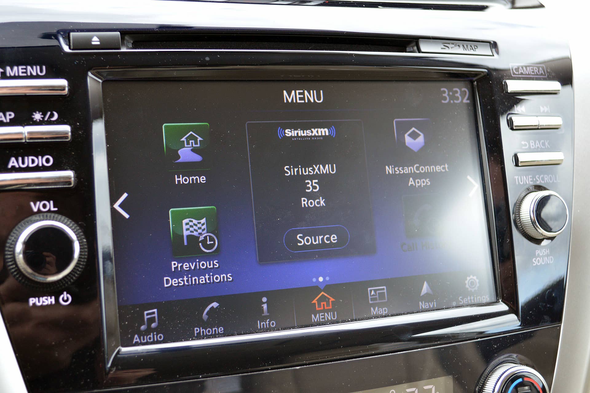 2015 Nissan Murano infotainment system