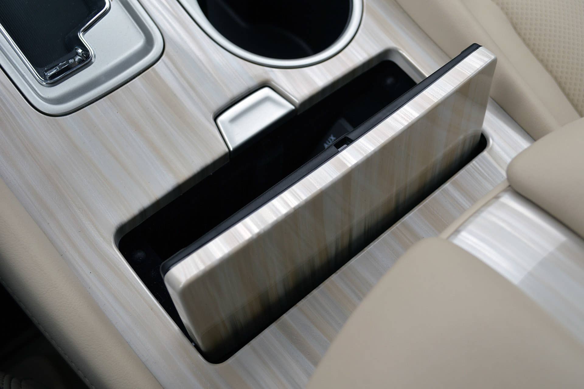 2015 Nissan Murano storage bin