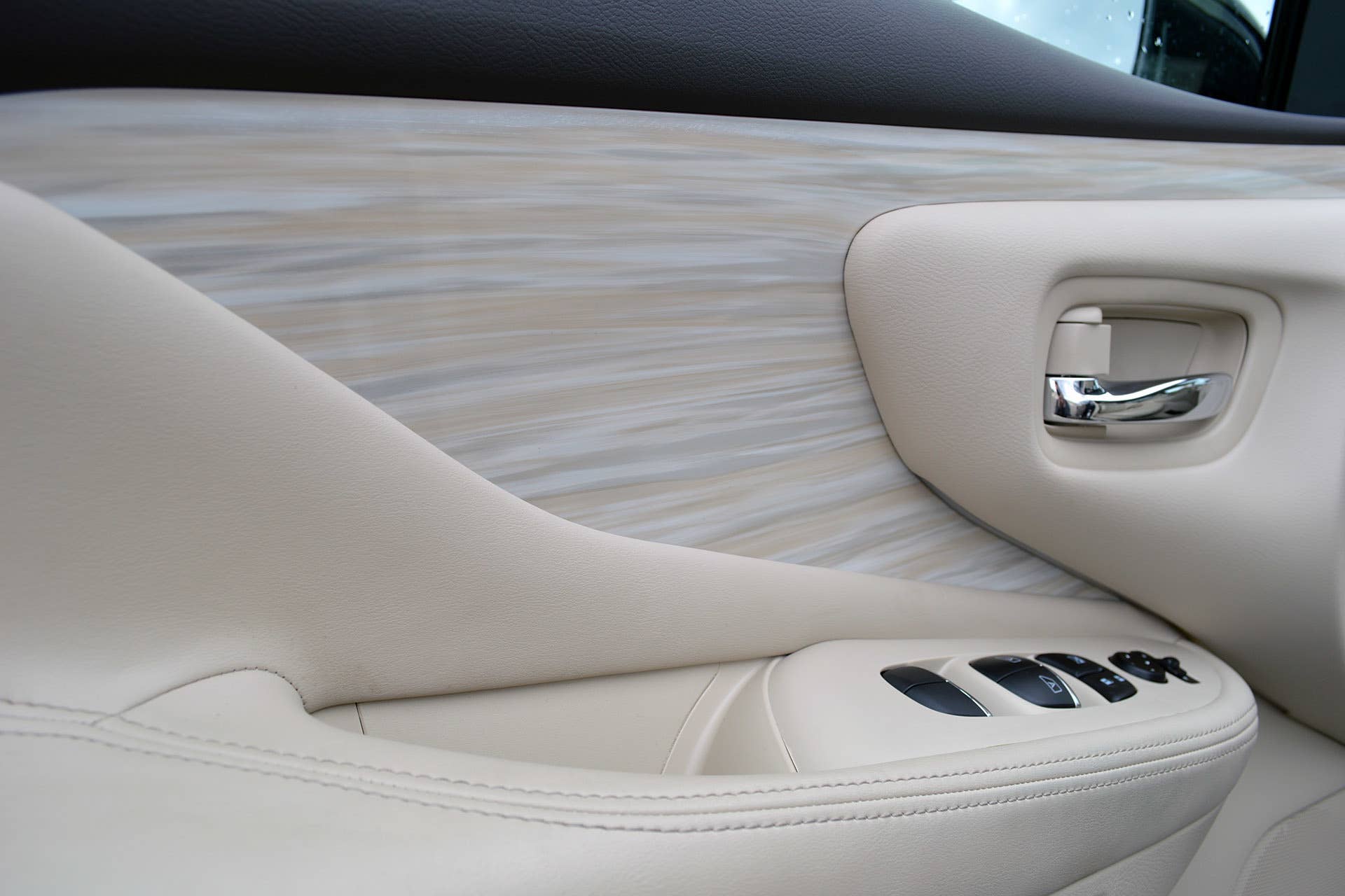 2015 Nissan Murano door trim