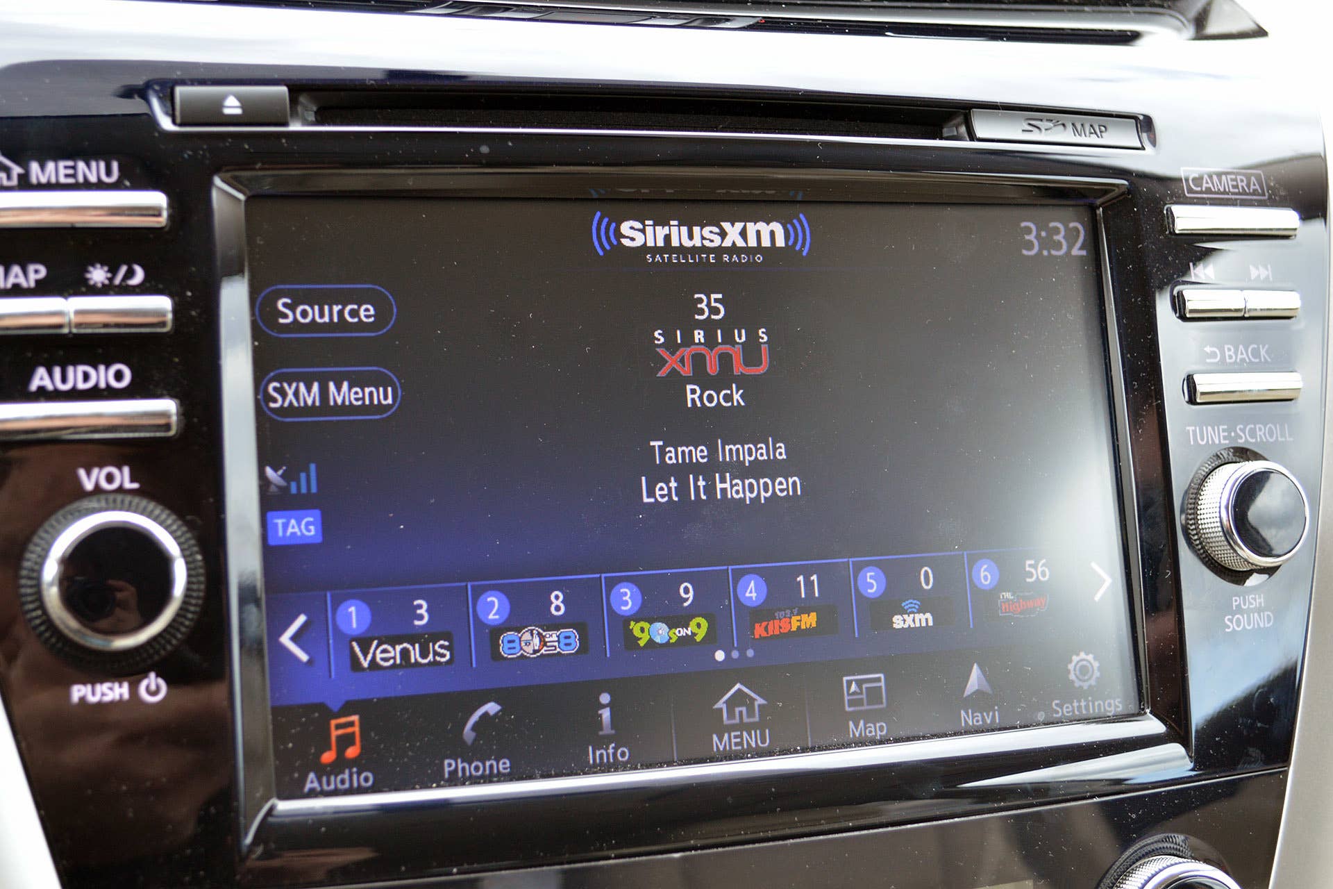 2015 Nissan Murano infotainment system