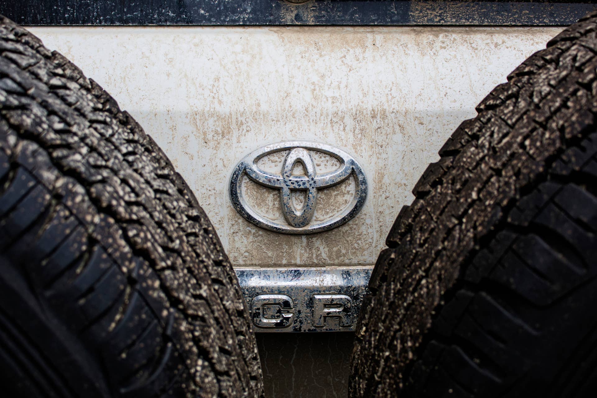Toyota LC 200 tail badge