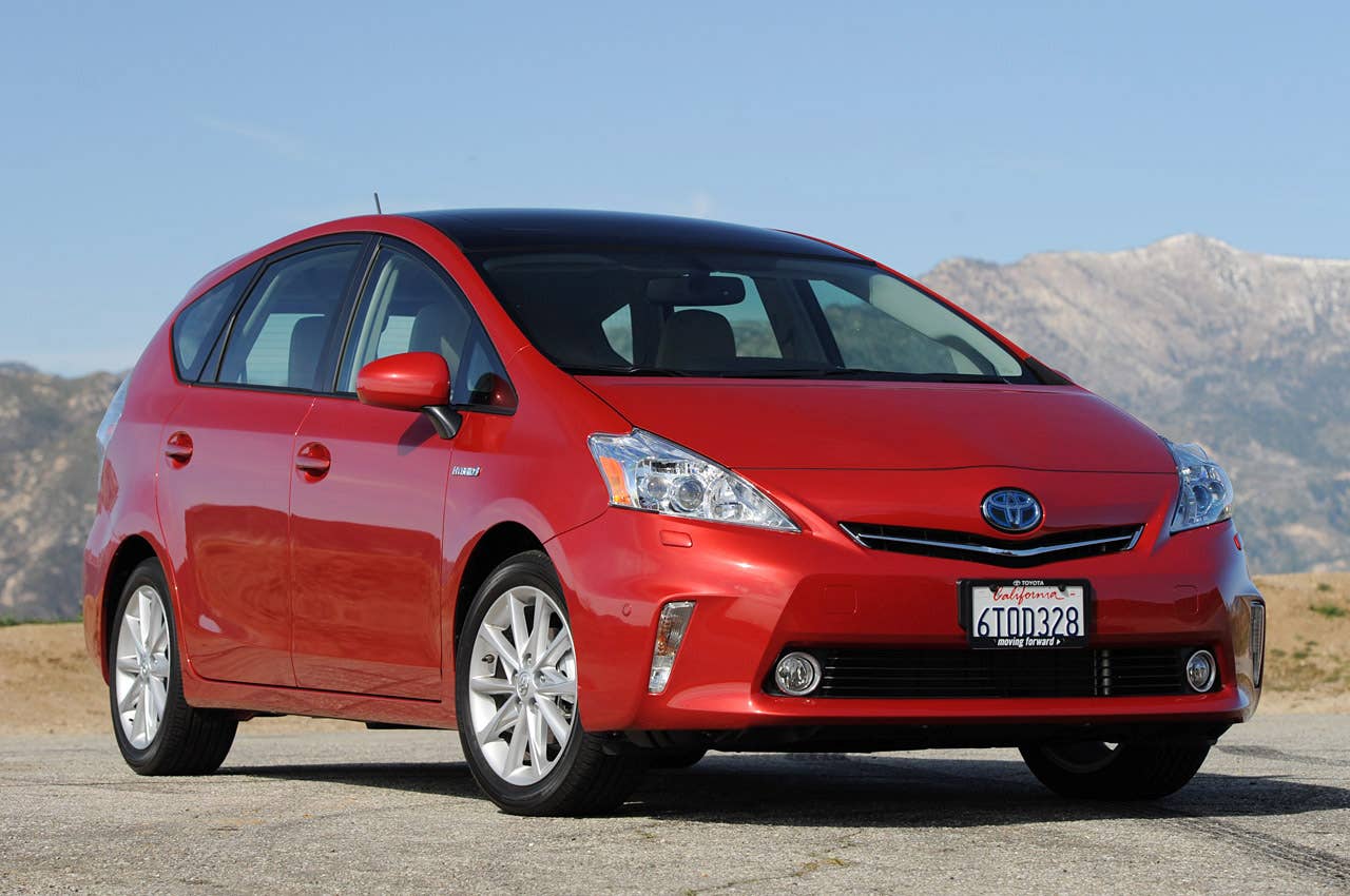 2012 Toyota Prius V front 3/4 view
