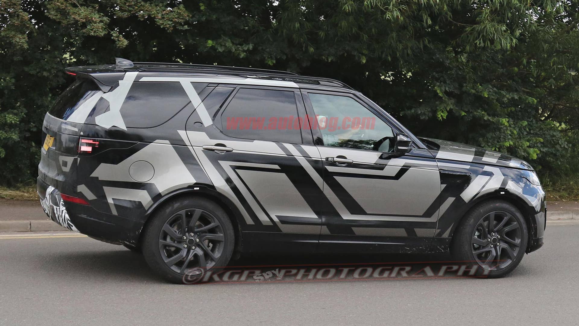 Land Rover Discovery spy photo