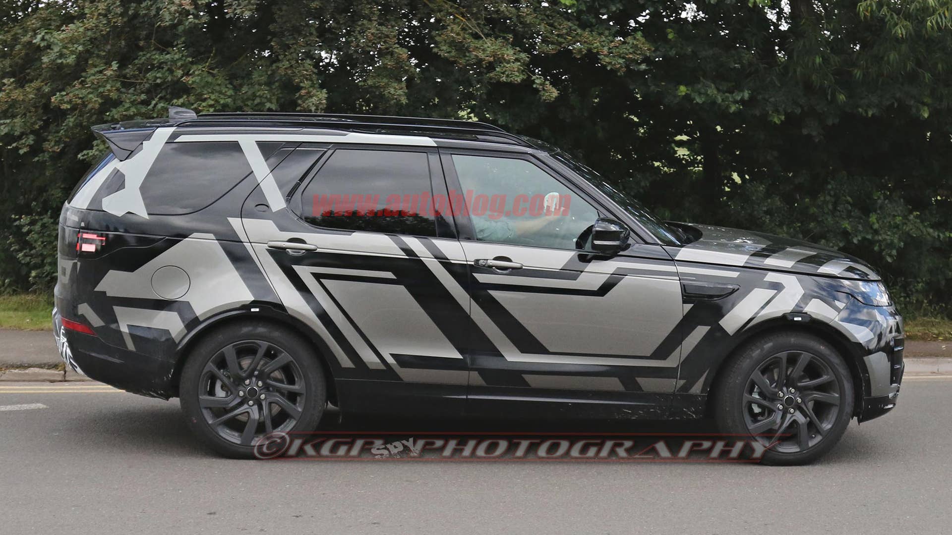 Land Rover Discovery spy photo