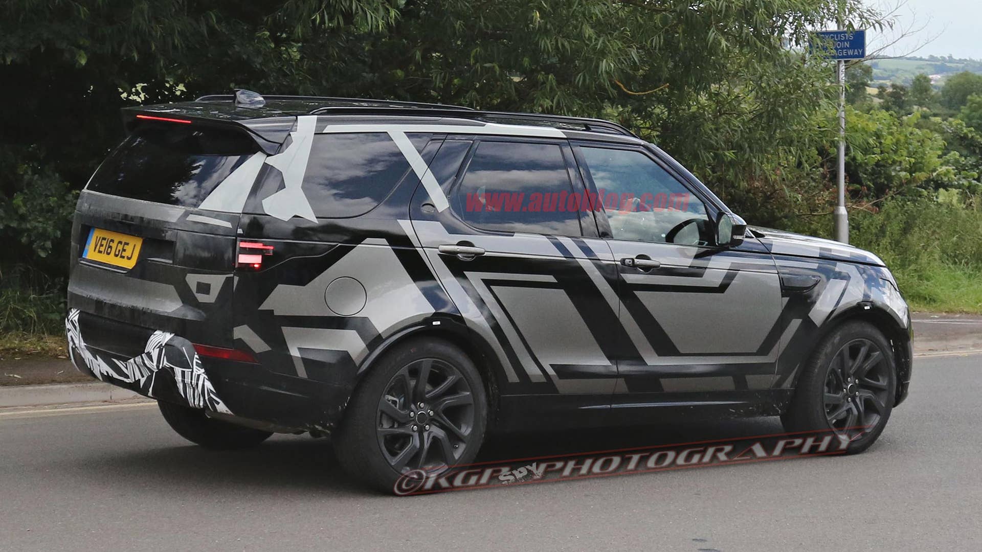 Land Rover Discovery spy photo