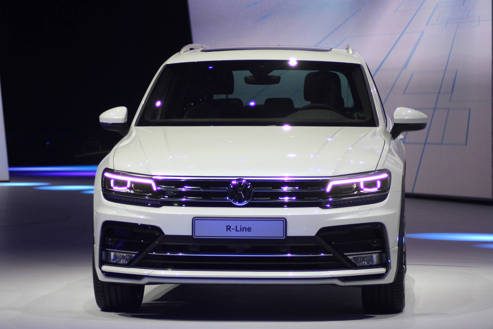 The 2016 Volkswagen Tiguan R-Line, unveiled at Volkswagen's Group Night ahead of the 2015 Frankfurt Motor Show, front view.