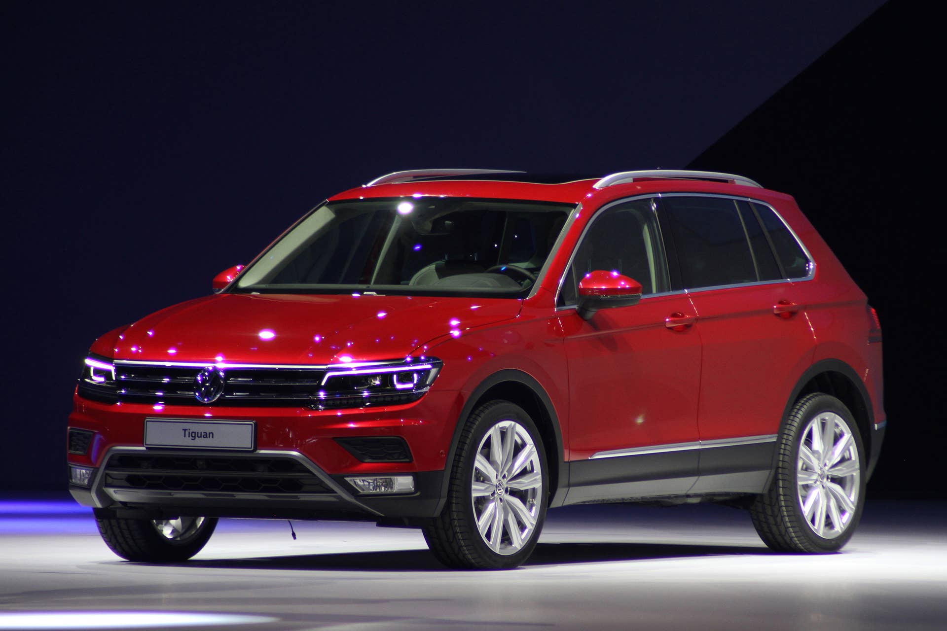 The 2016 Volkswagen Tiguan, unveiled at Volkswagen's Group Night ahead of the 2015 Frankfurt Motor Show, front three-quarter view.