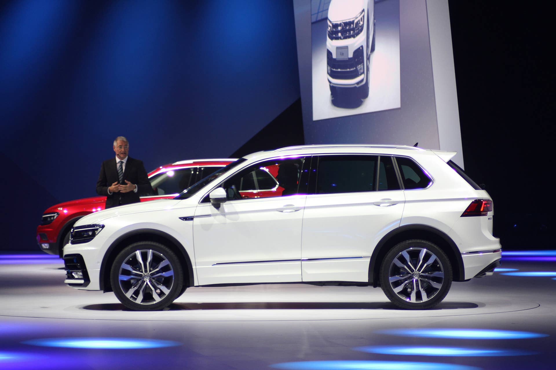 The 2016 Volkswagen Tiguan R-Line, unveiled at Volkswagen's Group Night ahead of the 2015 Frankfurt Motor Show, side view.