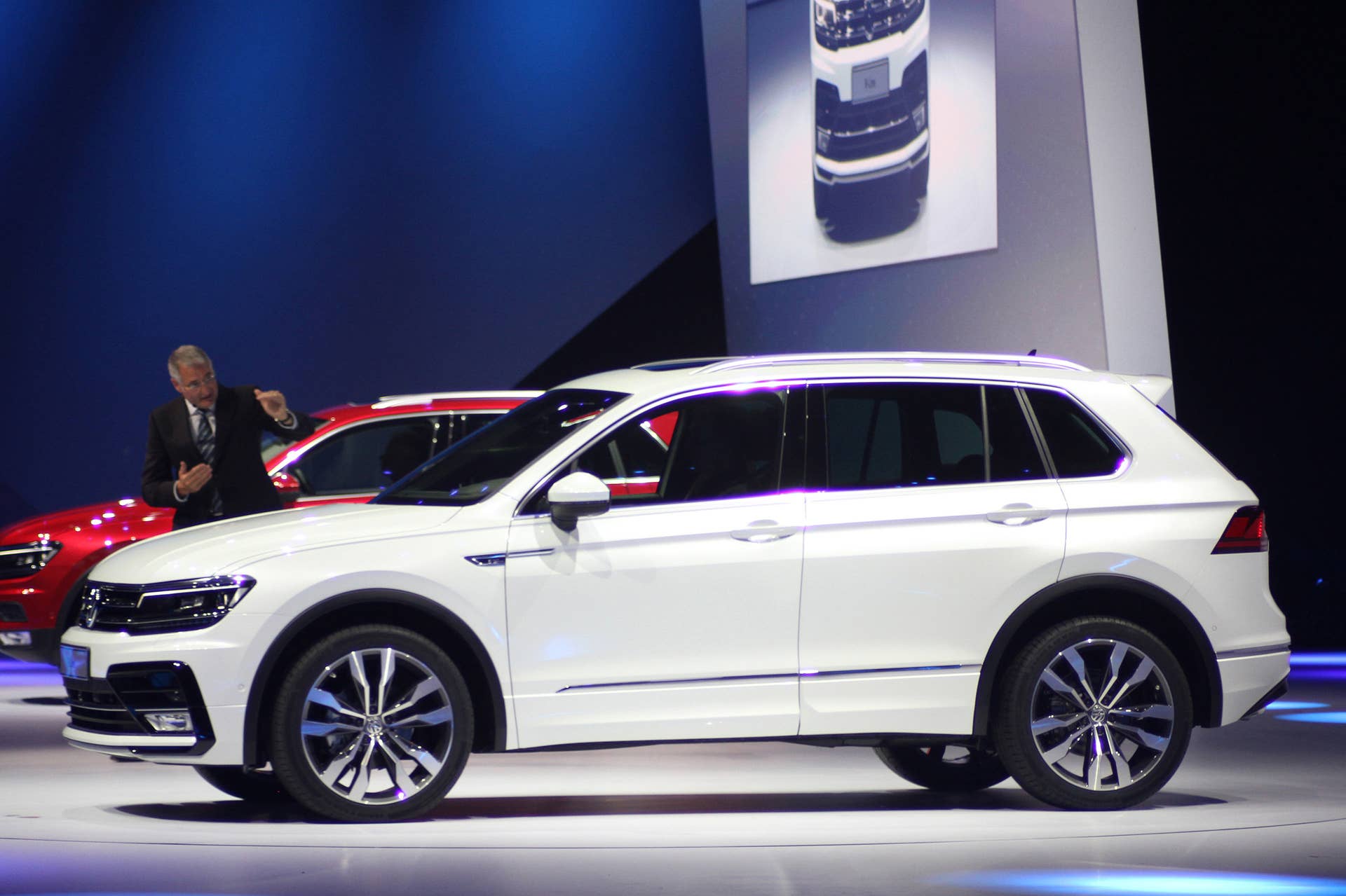 The 2016 Volkswagen Tiguan R-Line, unveiled at Volkswagen's Group Night ahead of the 2015 Frankfurt Motor Show, front three-quarter.