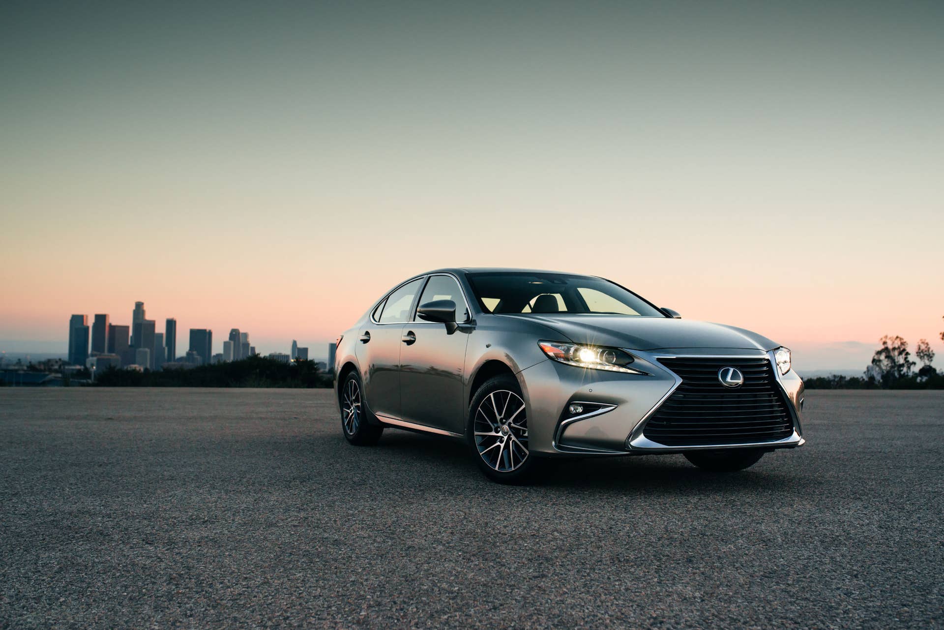 2016 lexus es350 front three quarters