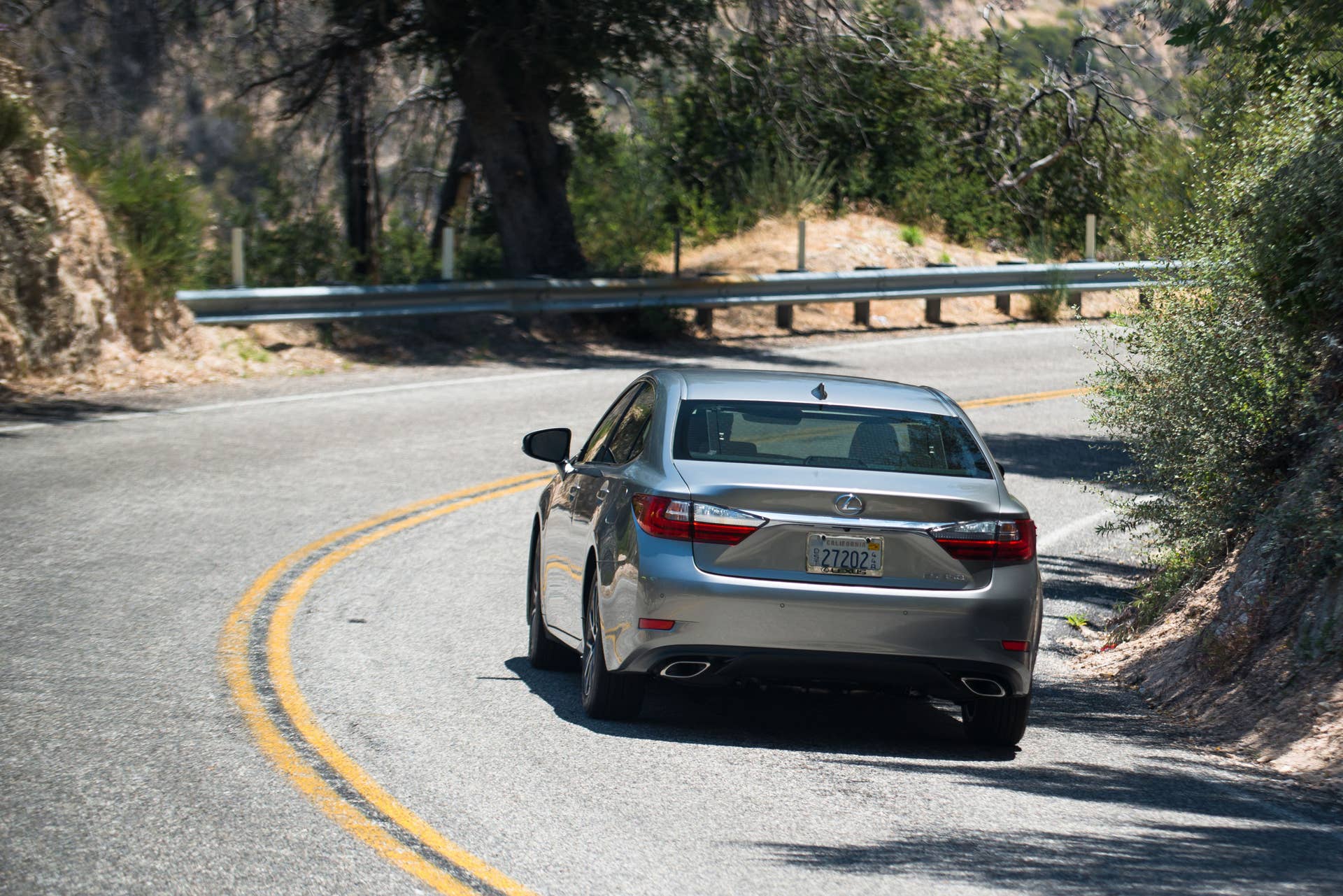 2016 lexus es350 rear on the road