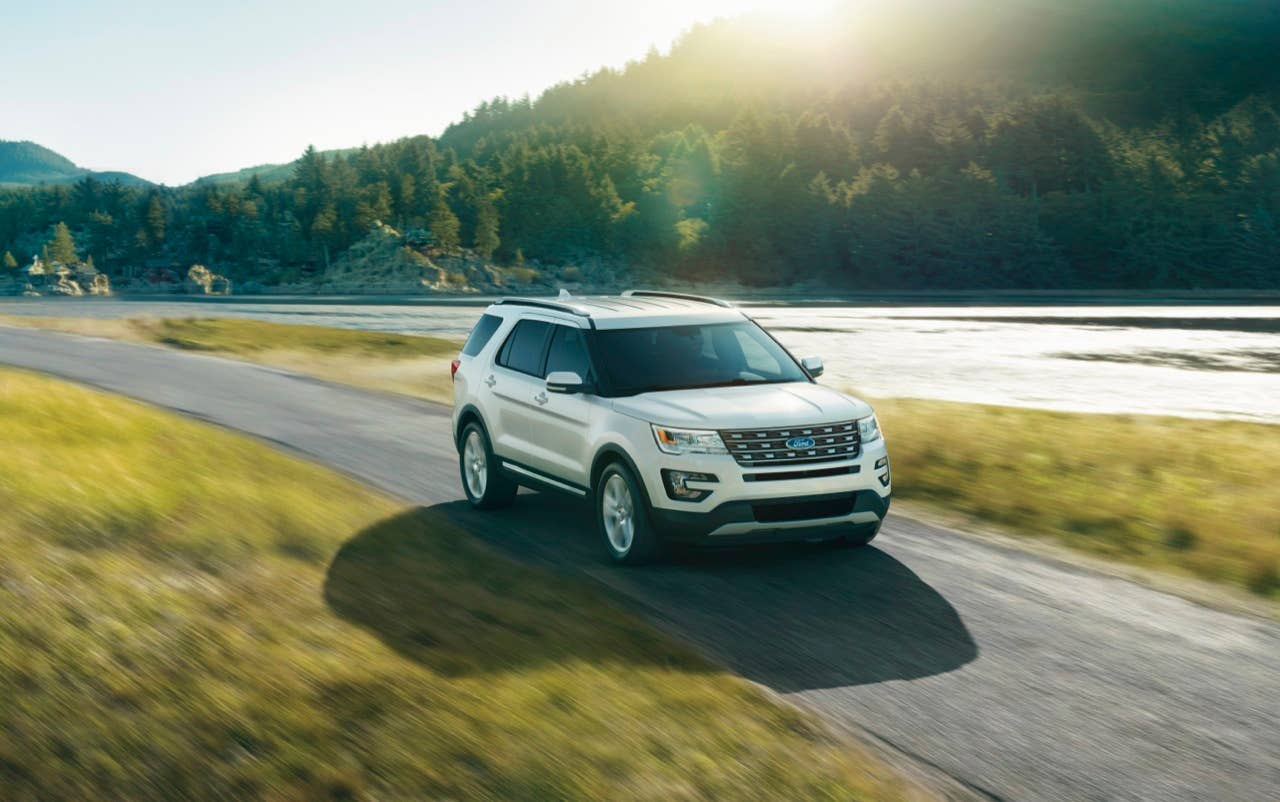 New 2016 Ford Explorer Limited series in White Platinum Metallic Tri-coat