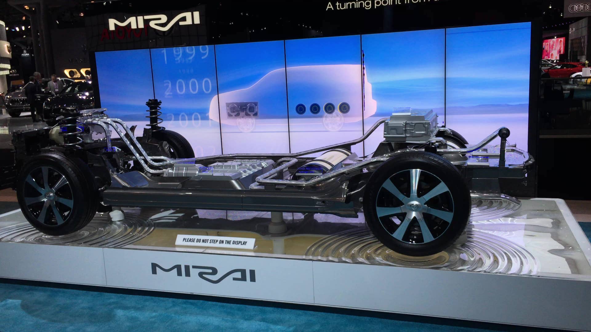 Toyota Mirai Fuel Cell Tec Inside Look | Autoblog Sort Cuts