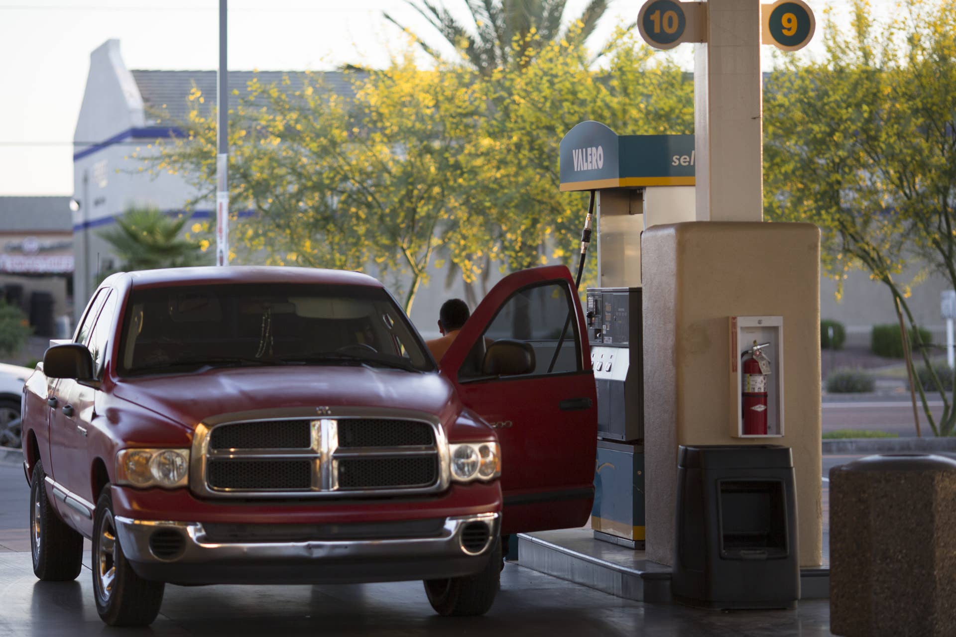 A customer refuels a pick up truck at a Valero Energy Corp. gas station in Phoenix, Arizona, U.S., on Saturday, April 22, 2017. Valero is scheduled to release earnings figures on April 25. Photographer: Caitlin O'Hara/Bloomberg via Getty Images