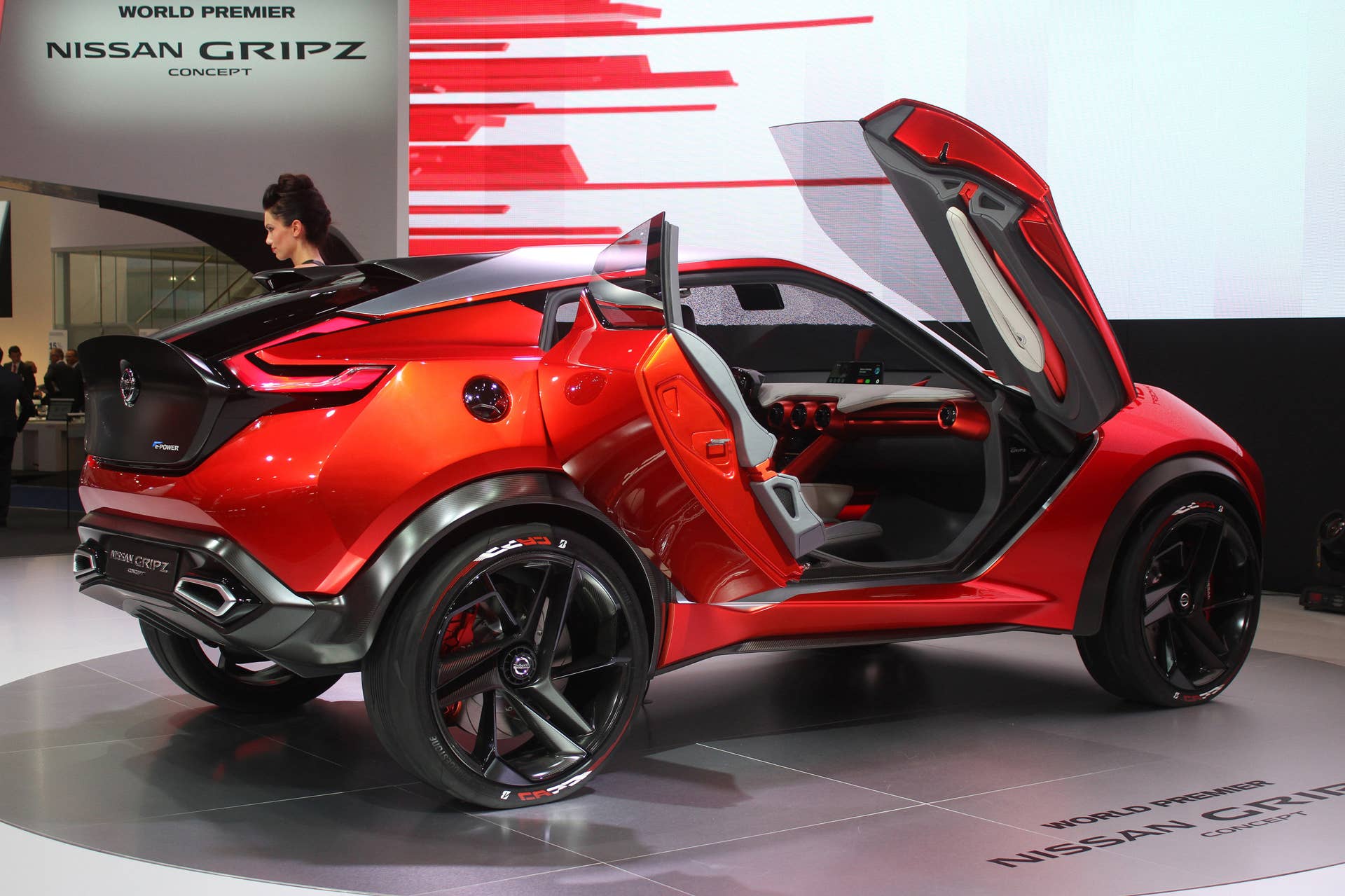 The Nissan Gripz concept unveiled at the 2015 Frankfurt Motor Show, rear three-quarter view.