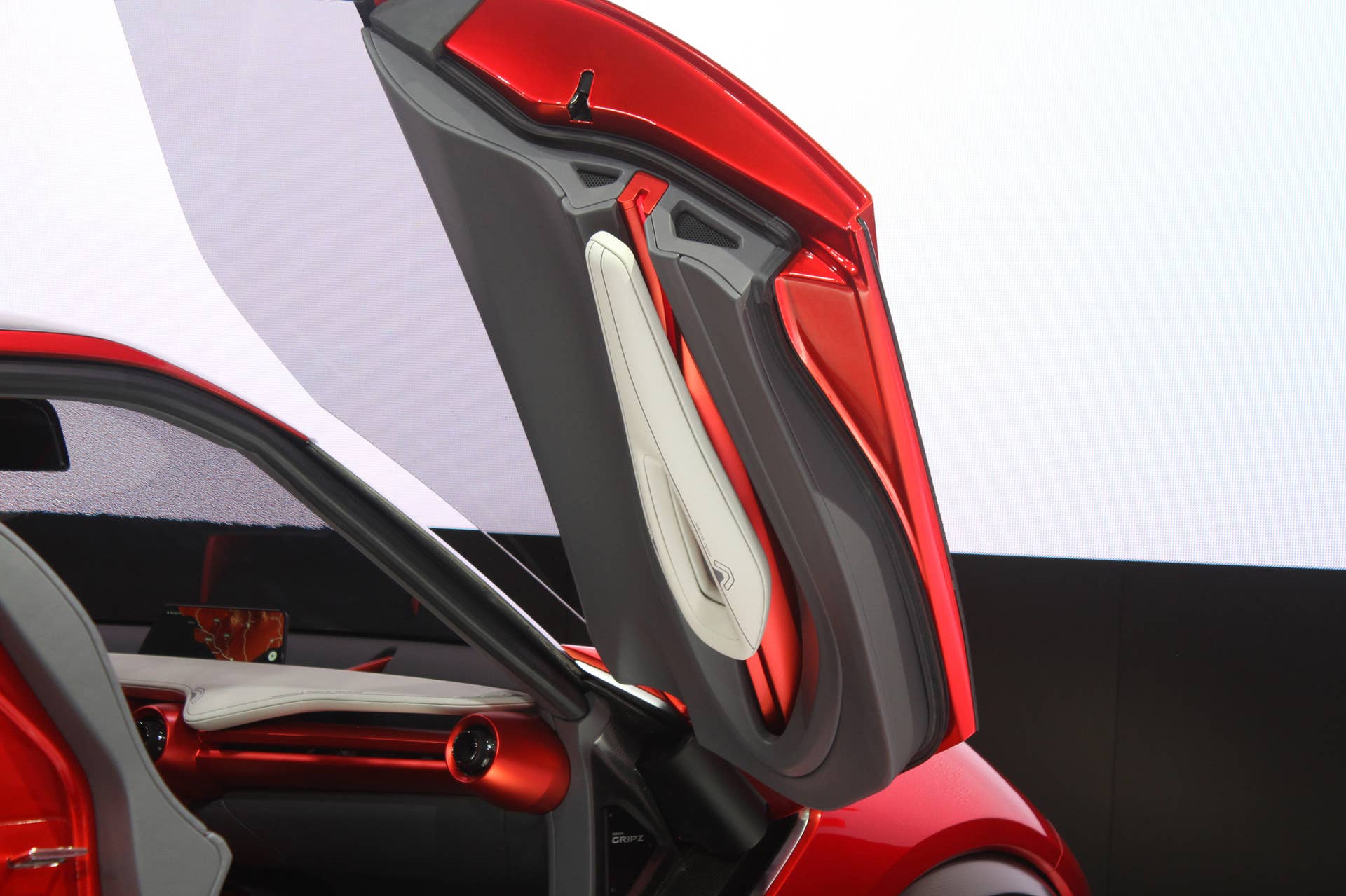 The Nissan Gripz concept unveiled at the 2015 Frankfurt Motor Show, interior door panel.