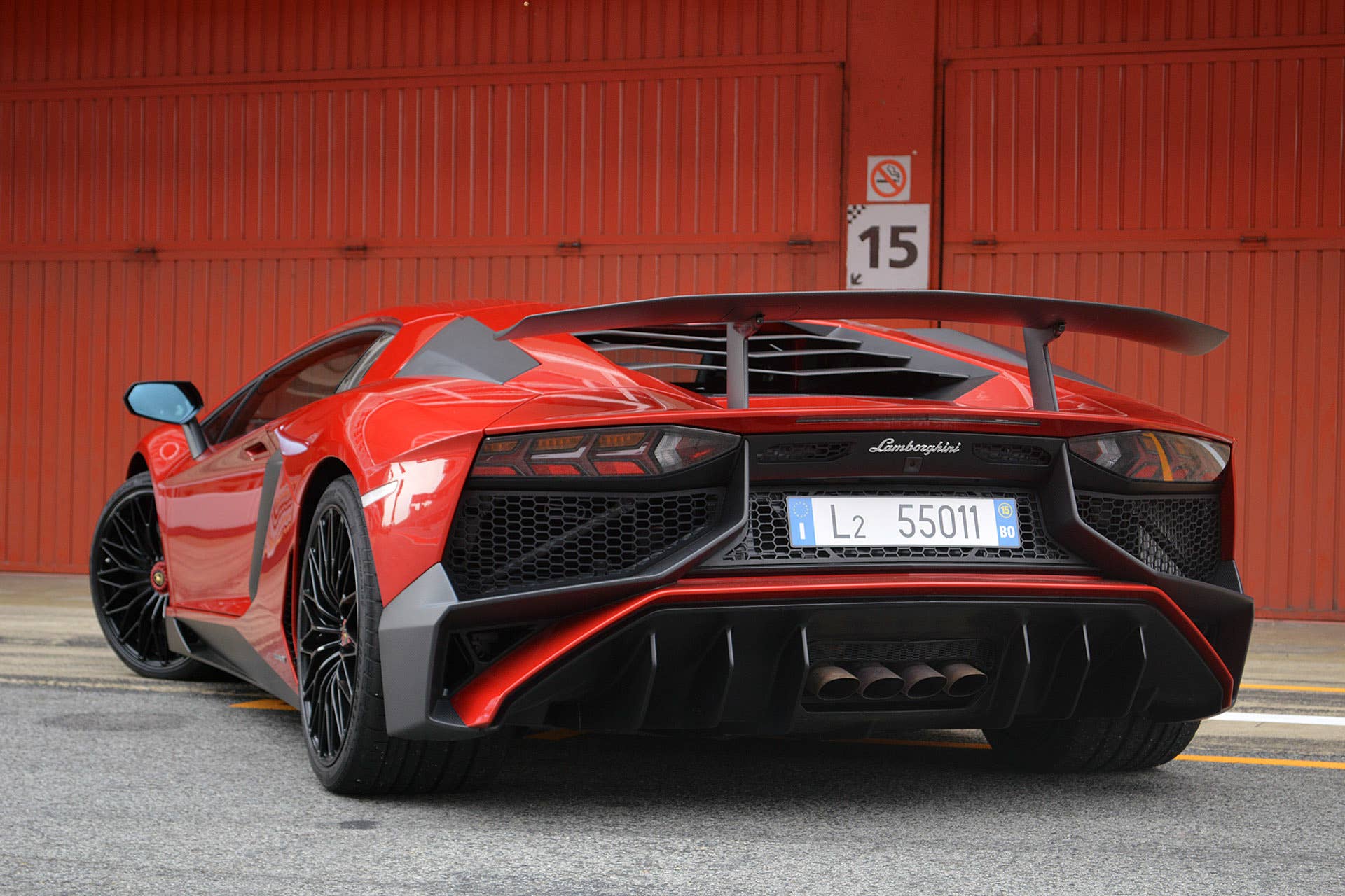 2016 Lamborghini Aventador LP 750-4 Superveloce rear 3/4 view