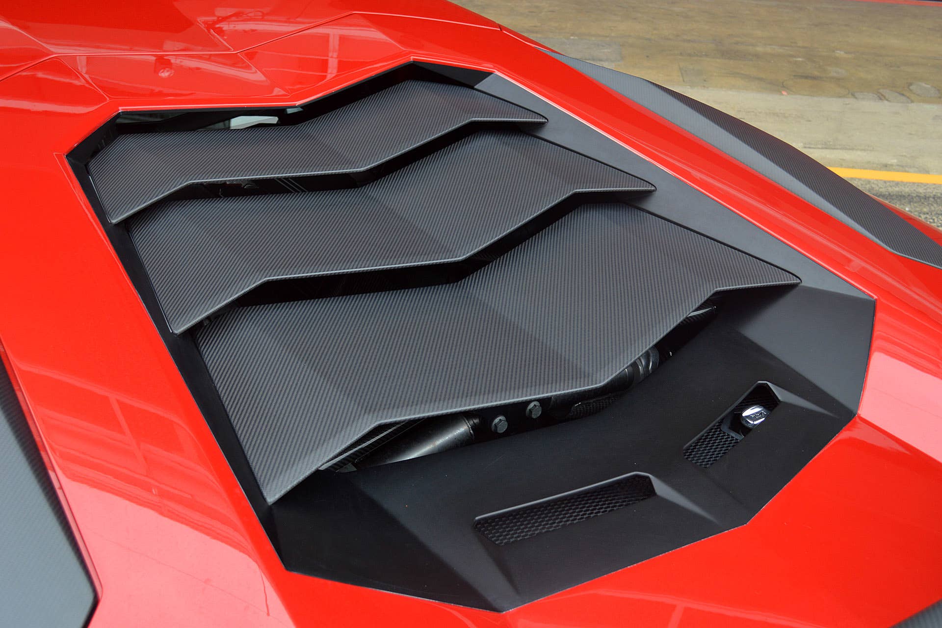 2016 Lamborghini Aventador LP 750-4 Superveloce engine cover