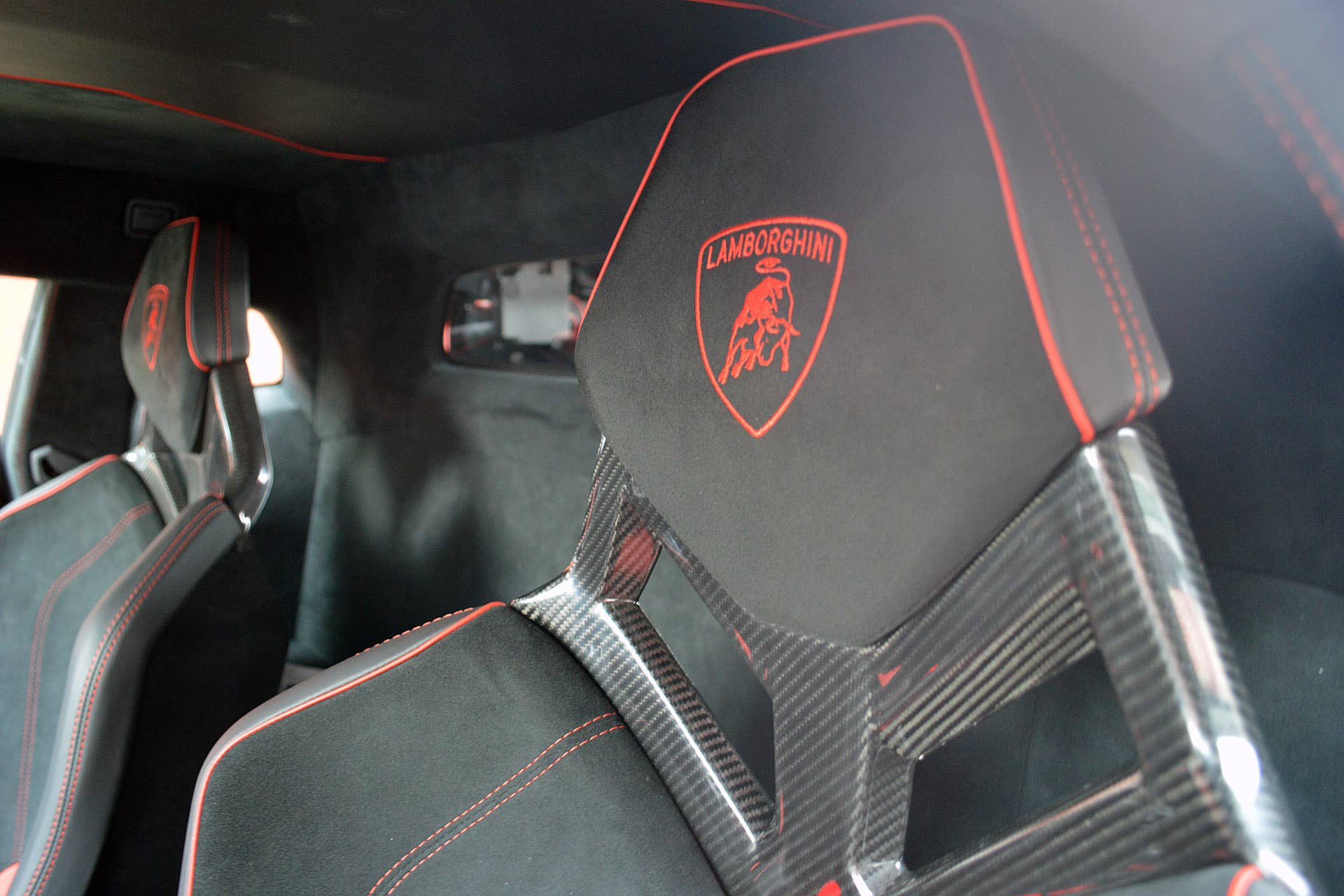 2016 Lamborghini Aventador LP 750-4 Superveloce seats