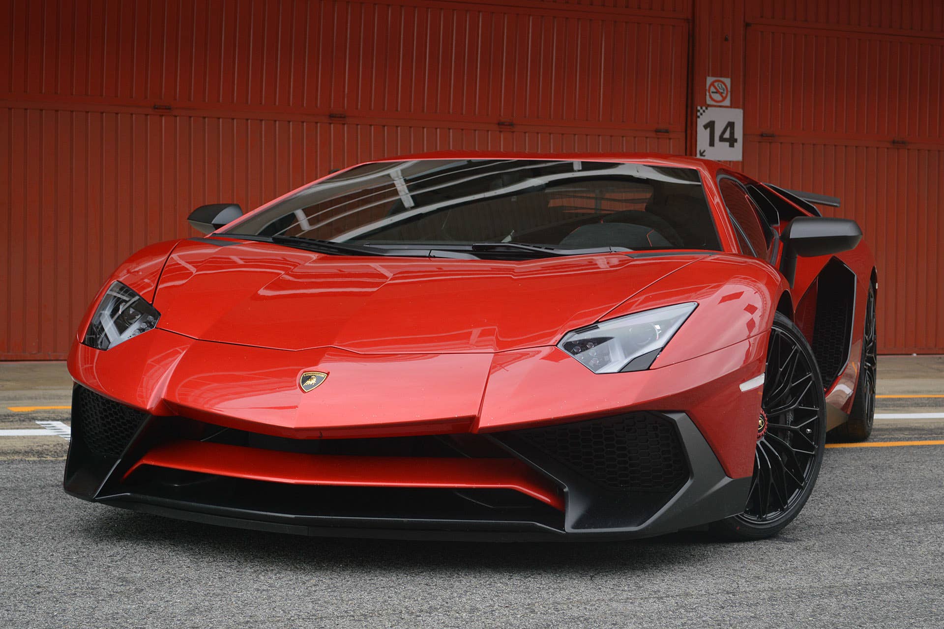 2016 Lamborghini Aventador LP 750-4 Superveloce front 3/4 view