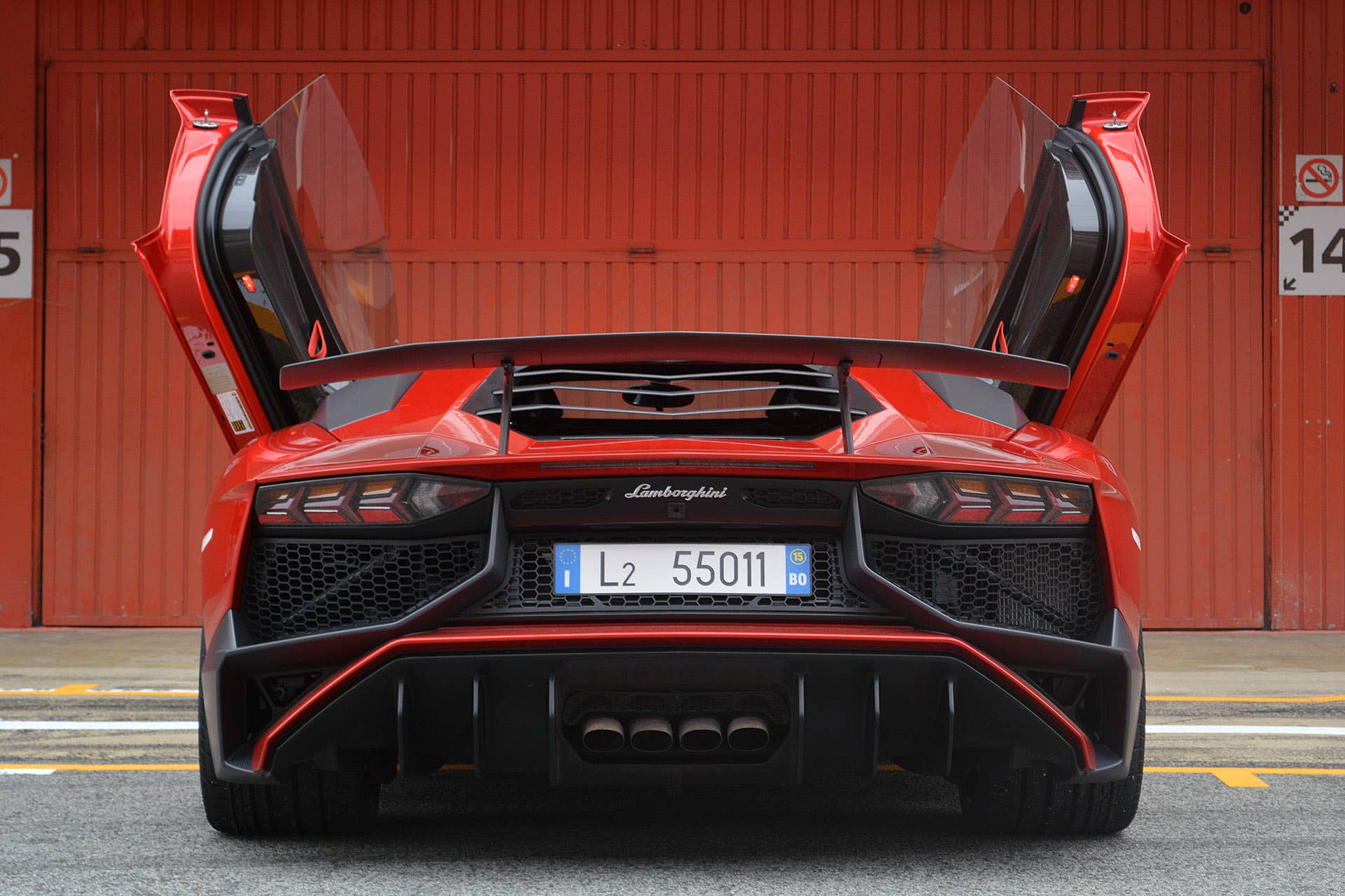 2016 Lamborghini Aventador LP 750-4 Superveloce rear view