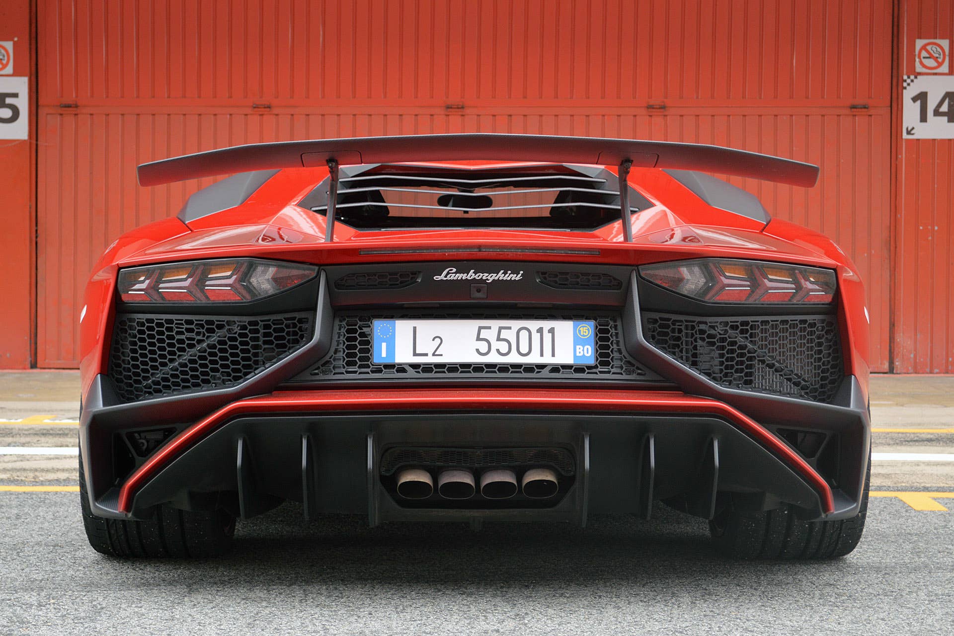 2016 Lamborghini Aventador LP 750-4 Superveloce rear view