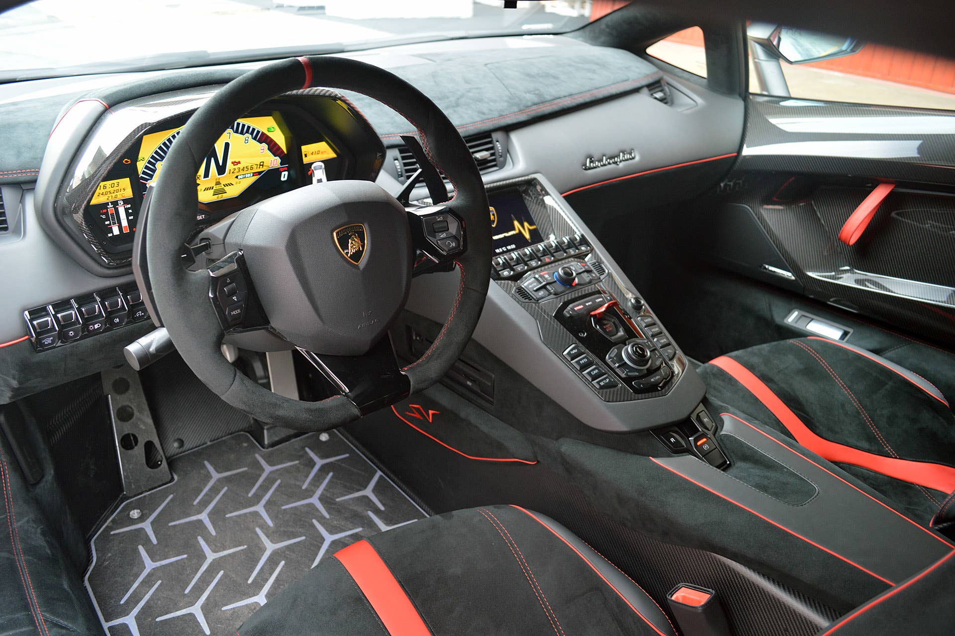 2016 Lamborghini Aventador LP 750-4 Superveloce interior