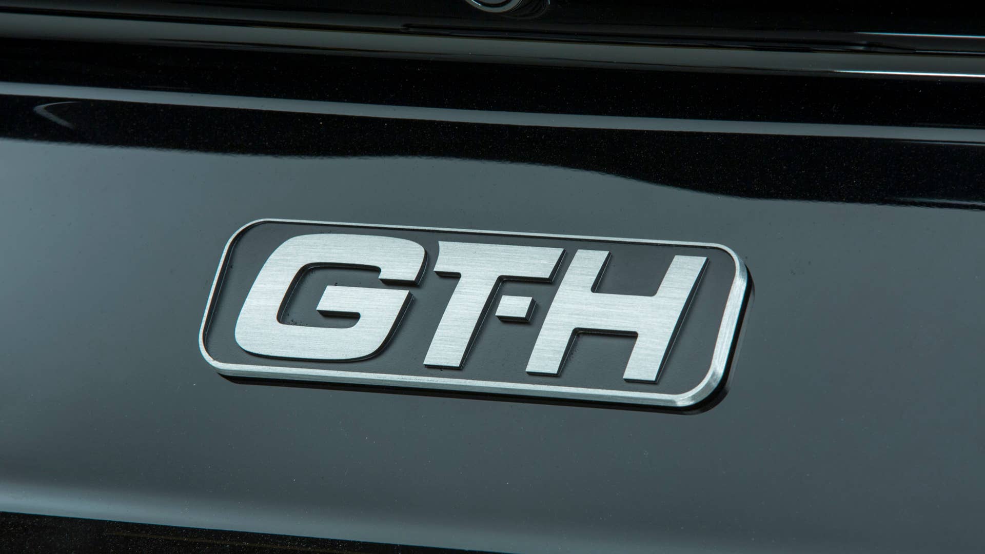 2016 ford shelby gt-h rear emblem