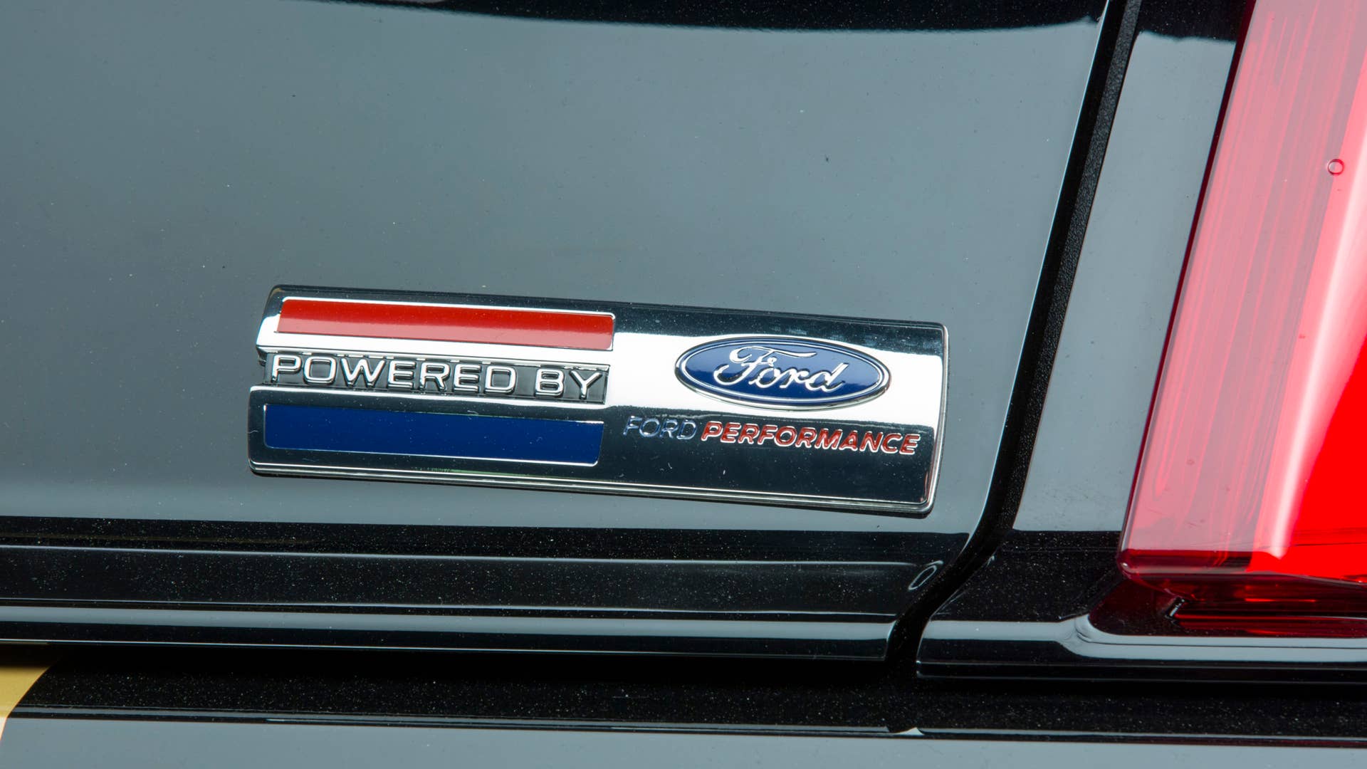 2016 ford shelby gt-h ford performance emblem