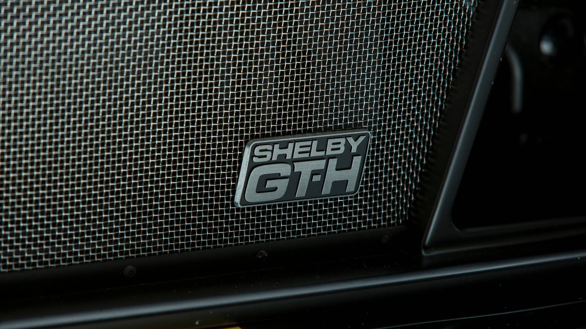 2016 ford shelby gt-h front emblem detail