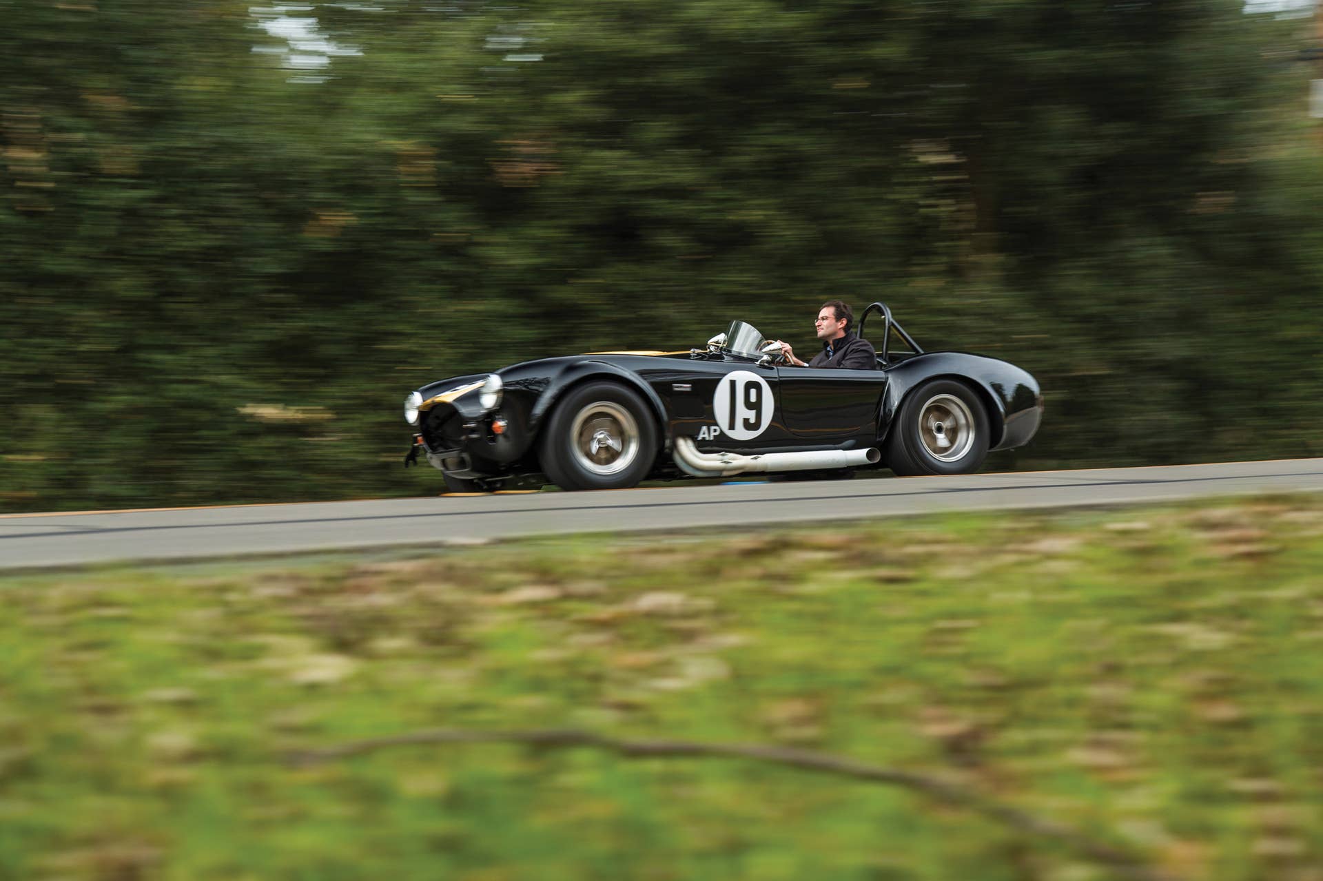 1965 Shelby 427 Competition Cobra motion