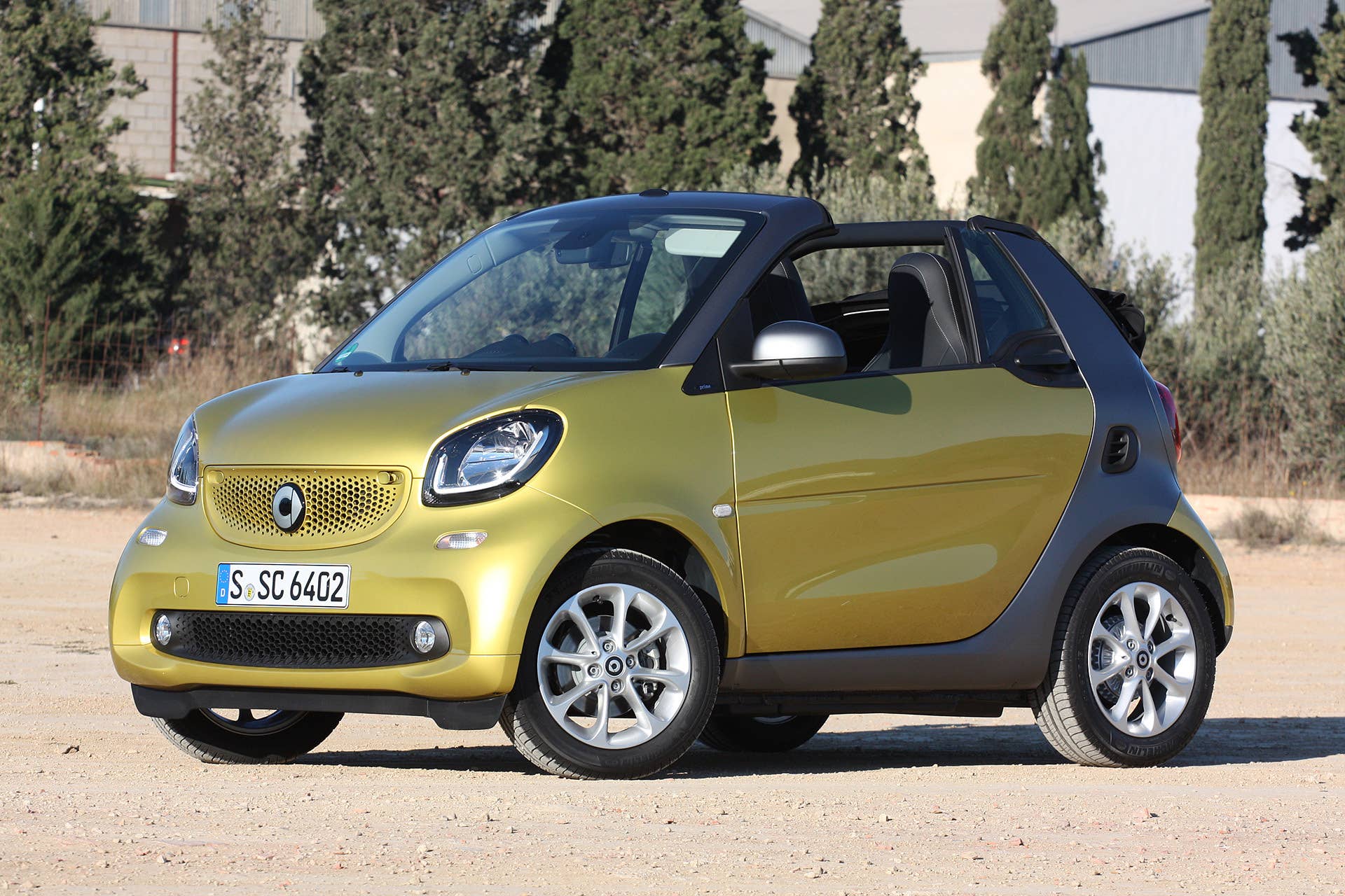 2017 Smart ForTwo Cabriolet front 3/4 view